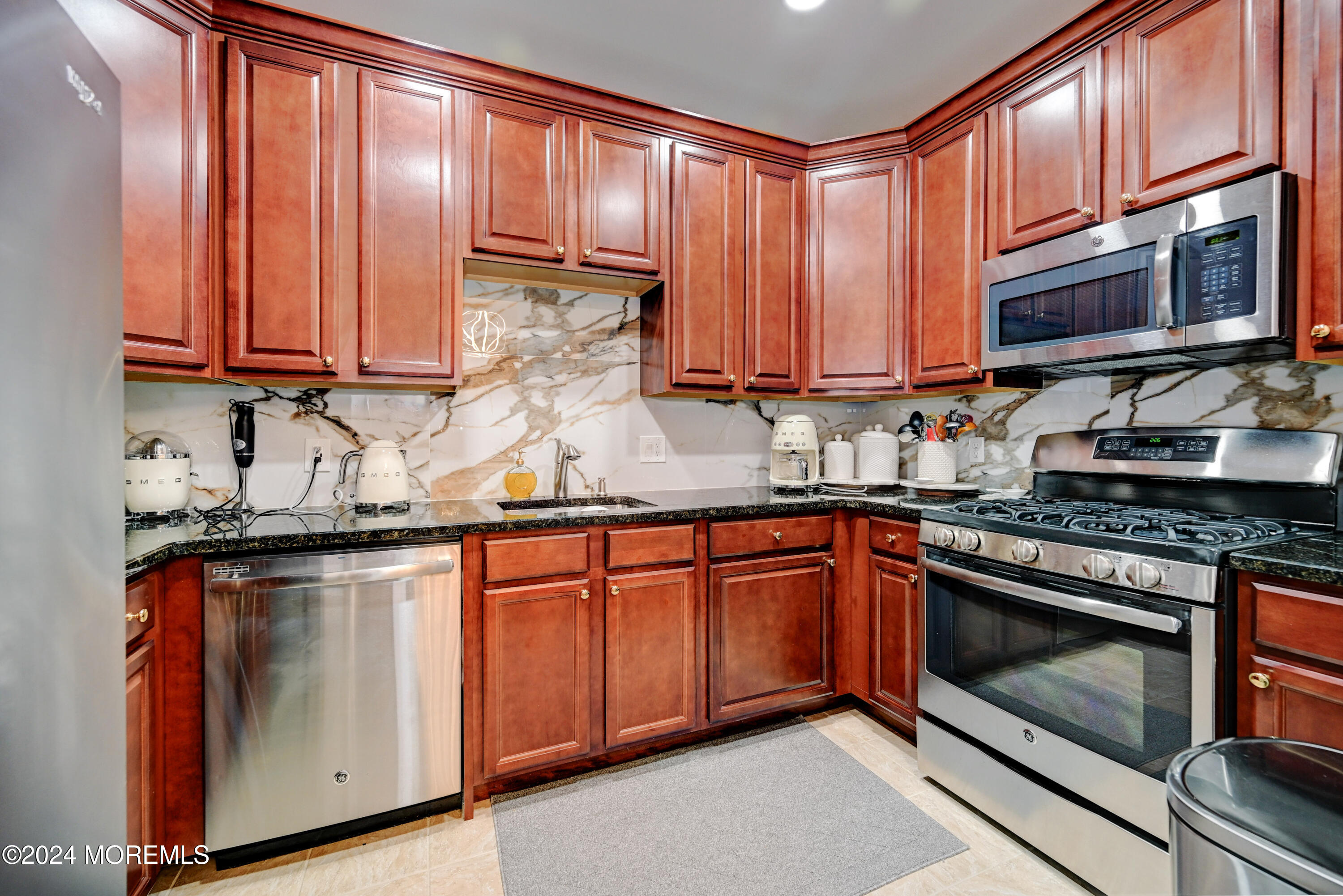 112 Regency Court