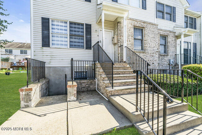 22 Empire Lane