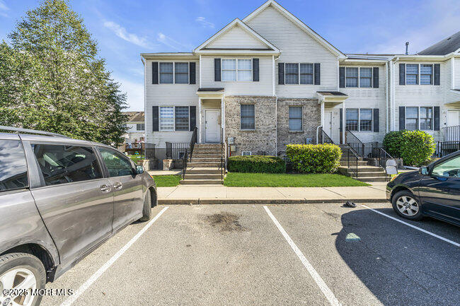 22 Empire Lane