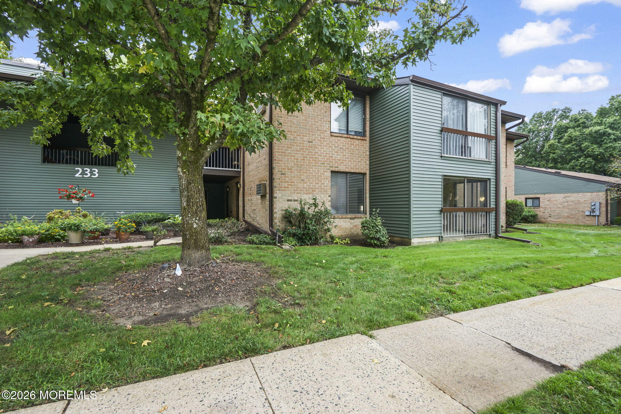 233 Medford Court E