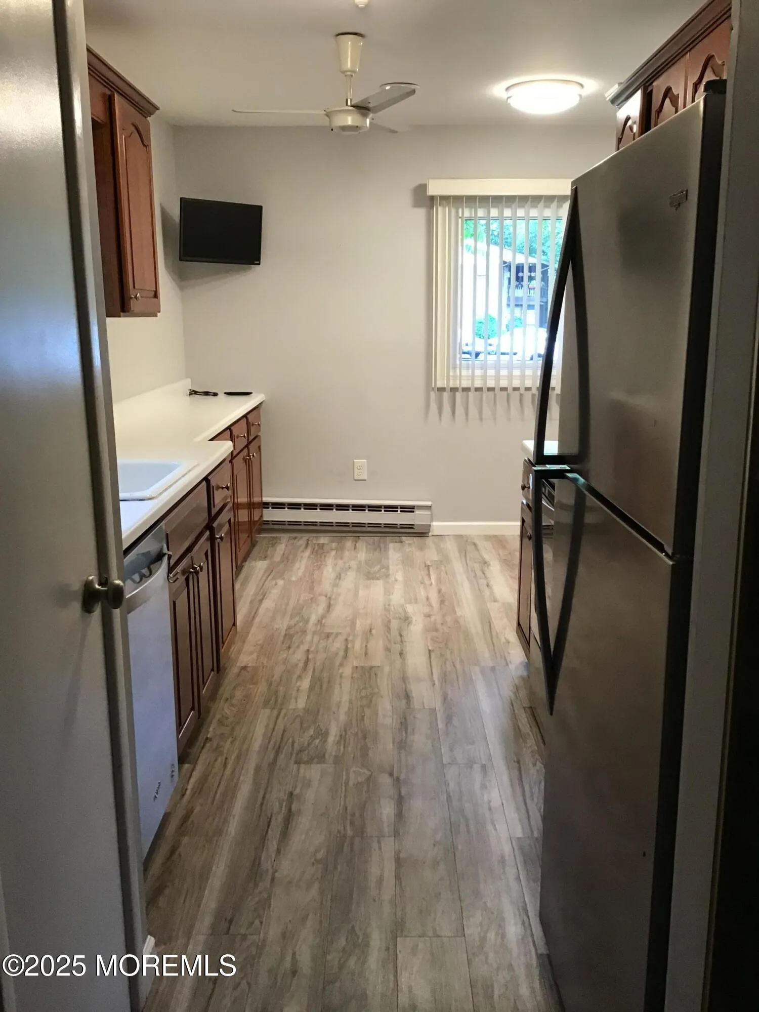 Manalapan, New Jersey 07726, United States, 2 Bedrooms Bedrooms, ,2 BathroomsBathrooms,Residential,Active,156611