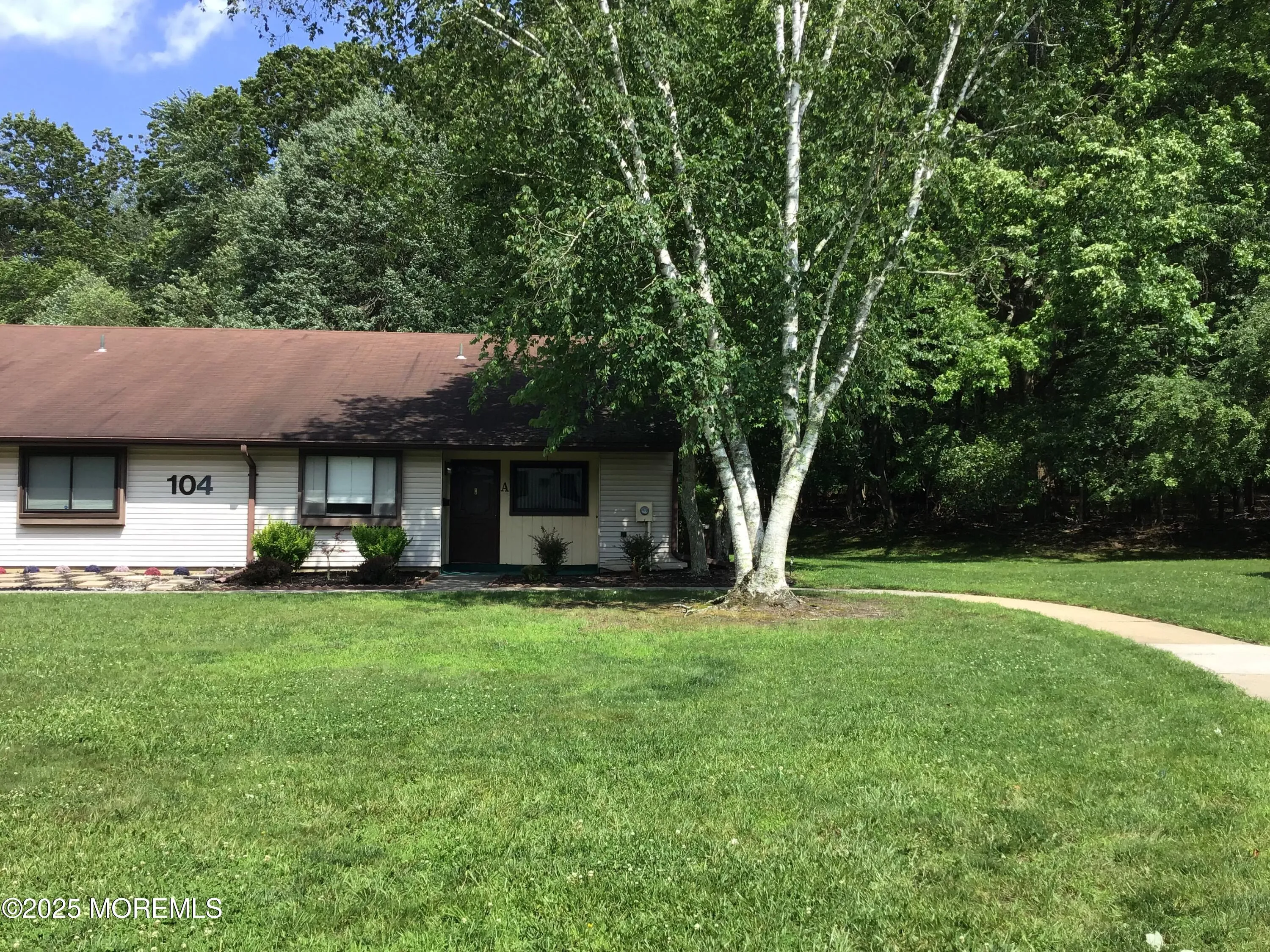 Manalapan, New Jersey 07726, United States, 2 Bedrooms Bedrooms, ,2 BathroomsBathrooms,Residential,Active,156611