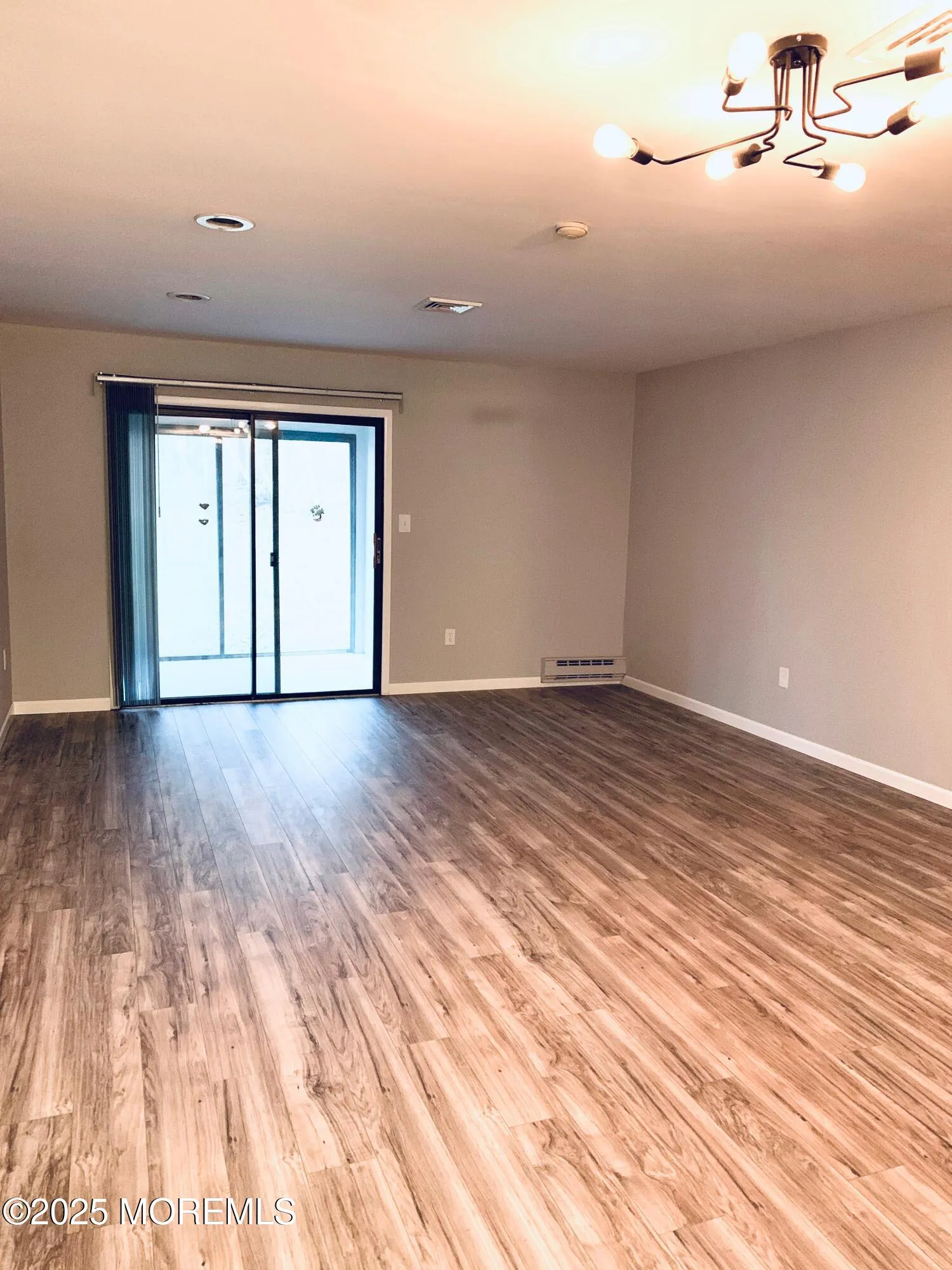 Manalapan, New Jersey 07726, United States, 2 Bedrooms Bedrooms, ,2 BathroomsBathrooms,Residential,Active,156611