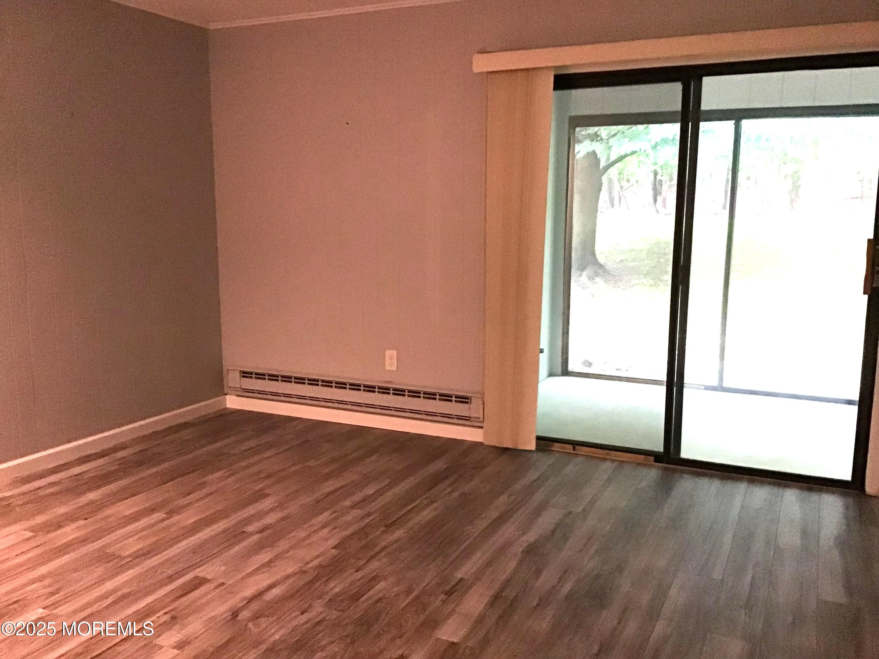 Manalapan, New Jersey 07726, United States, 2 Bedrooms Bedrooms, ,2 BathroomsBathrooms,Residential,Active,156611