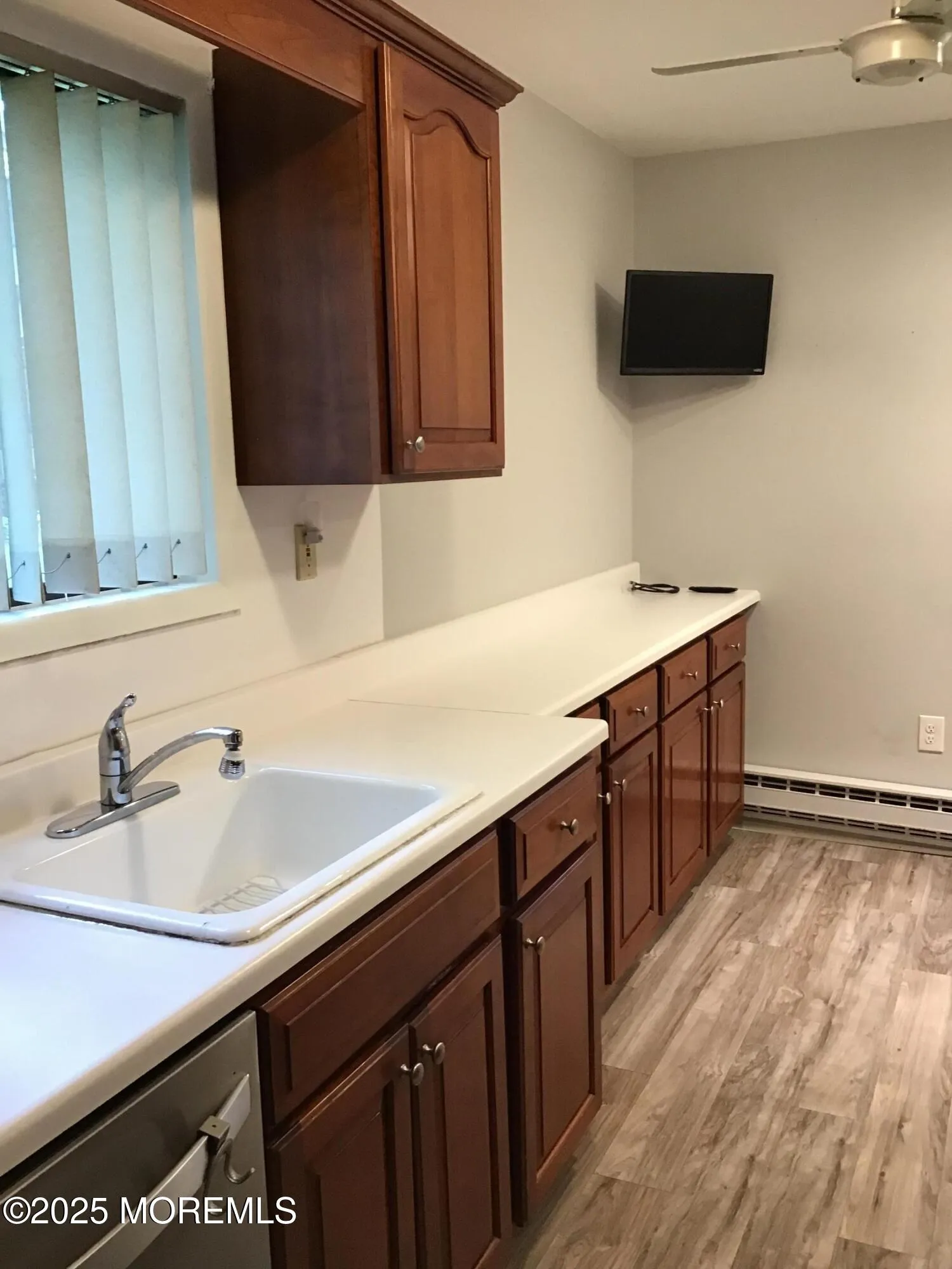 Manalapan, New Jersey 07726, United States, 2 Bedrooms Bedrooms, ,2 BathroomsBathrooms,Residential,Active,156611