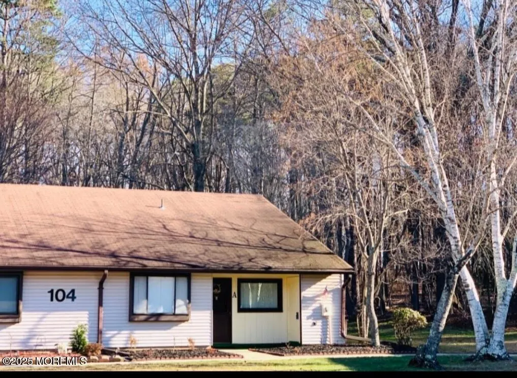 Manalapan, New Jersey 07726, United States, 2 Bedrooms Bedrooms, ,2 BathroomsBathrooms,Residential,Active,156611