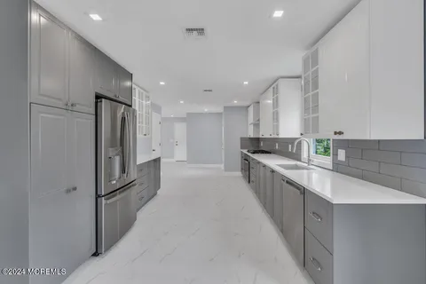MLS: 22433950