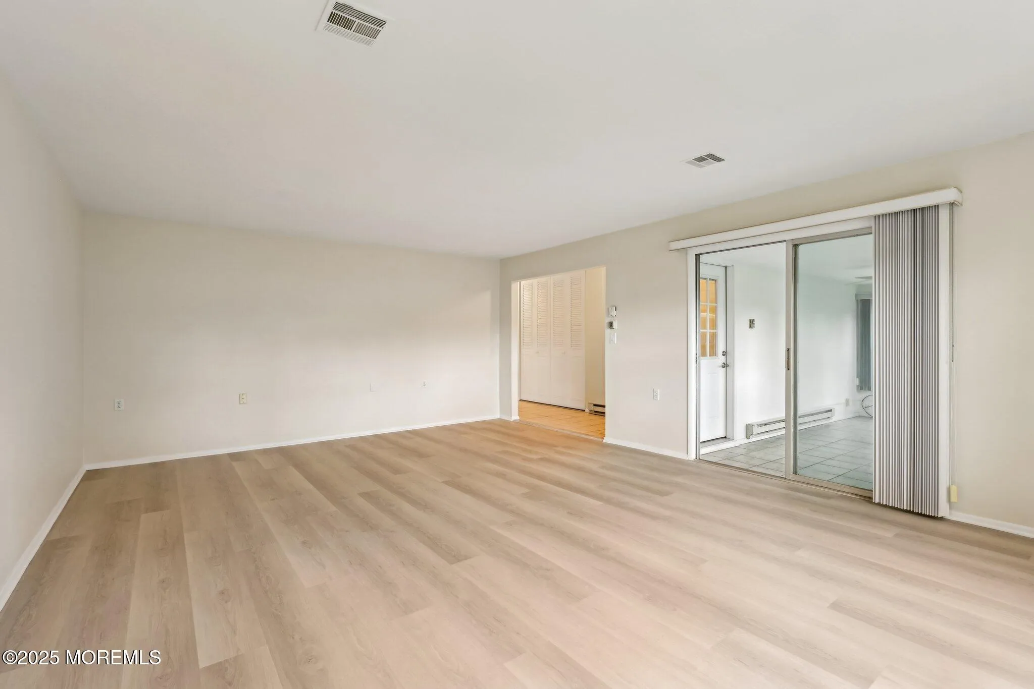 Lakewood, New Jersey 08701, United States, 2 Bedrooms Bedrooms, ,2 BathroomsBathrooms,Residential,Pending,127936