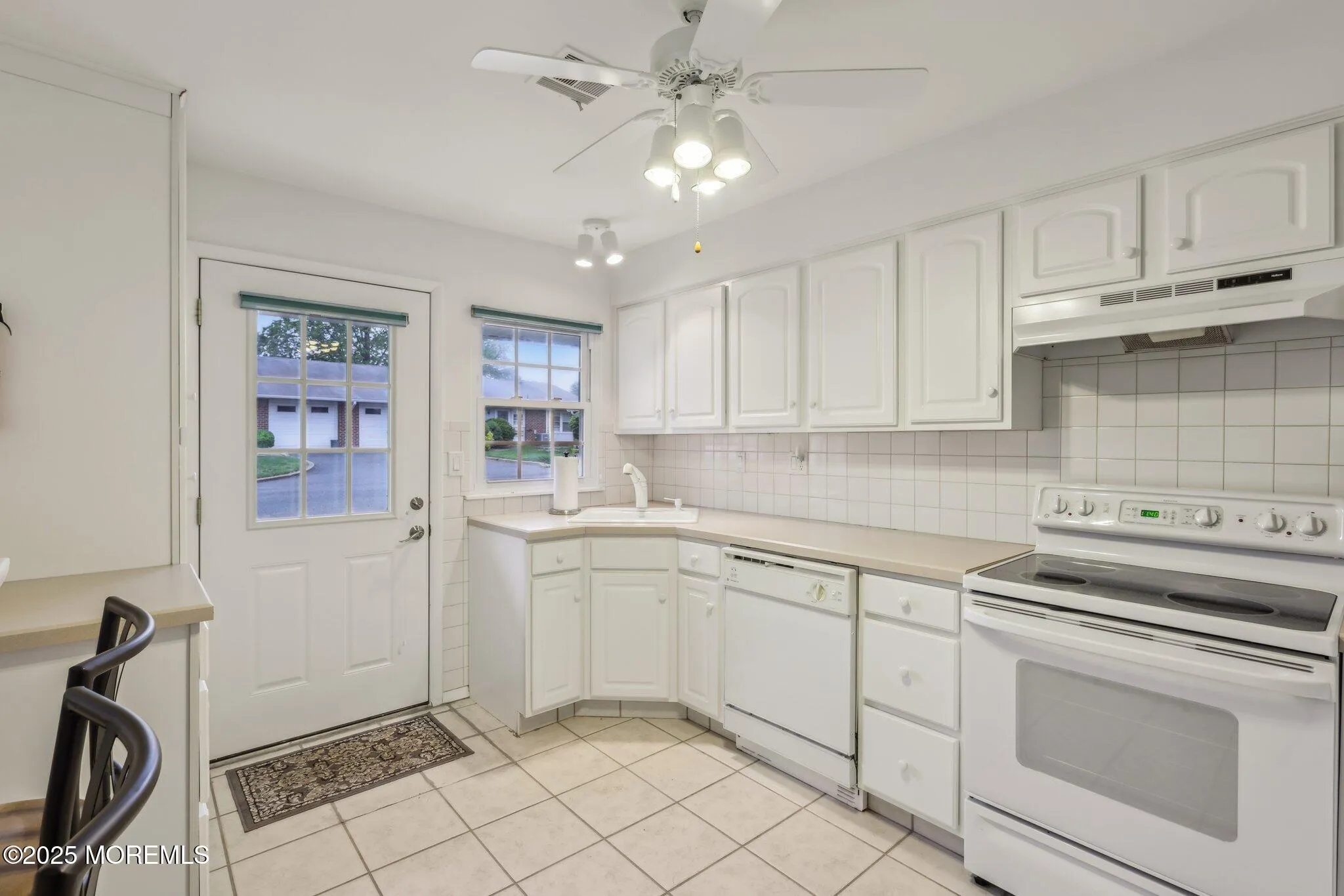 Lakewood, New Jersey 08701, United States, 2 Bedrooms Bedrooms, ,2 BathroomsBathrooms,Residential,Pending,127936