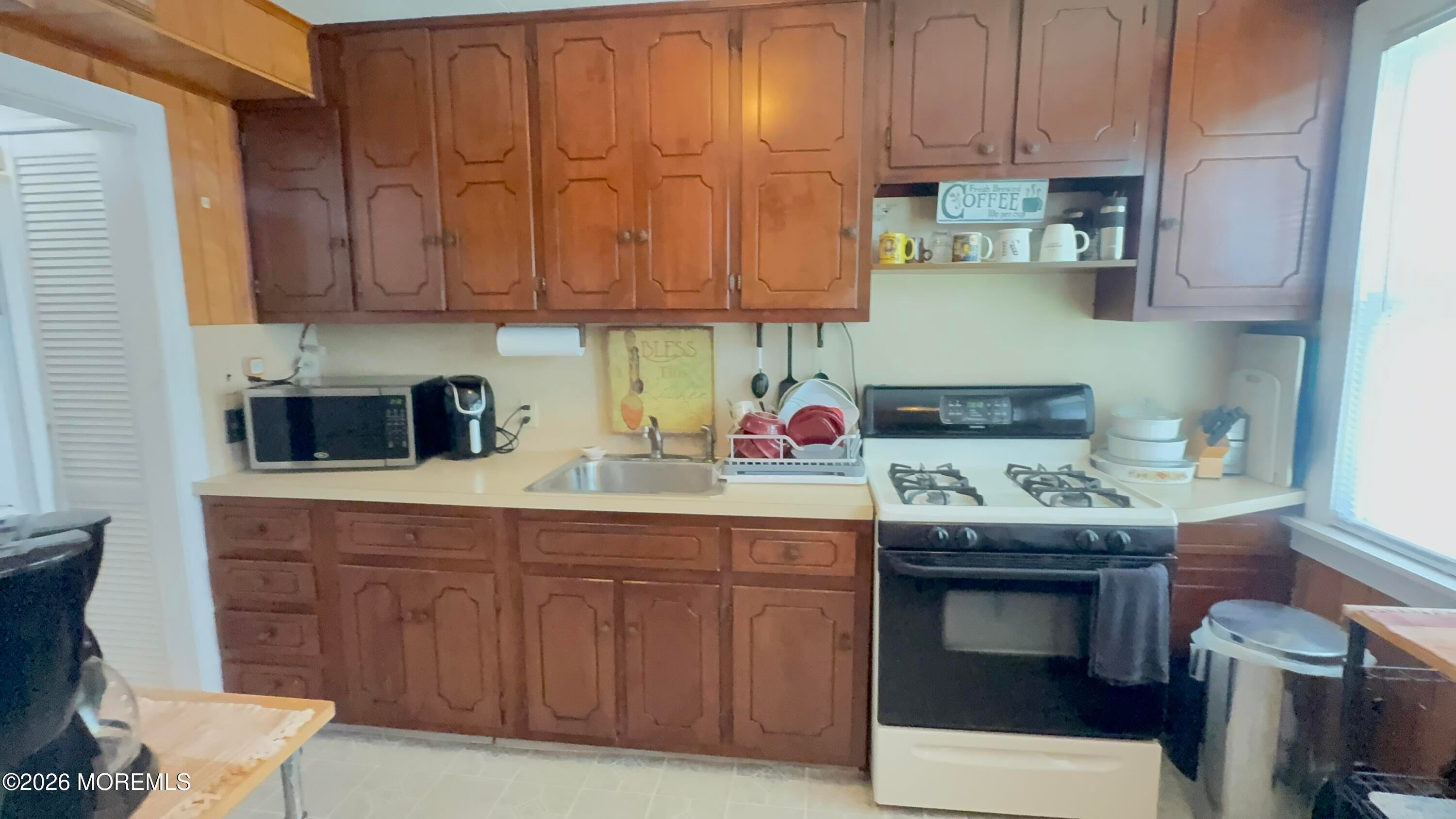 27 Barker Avenue - Photo 3