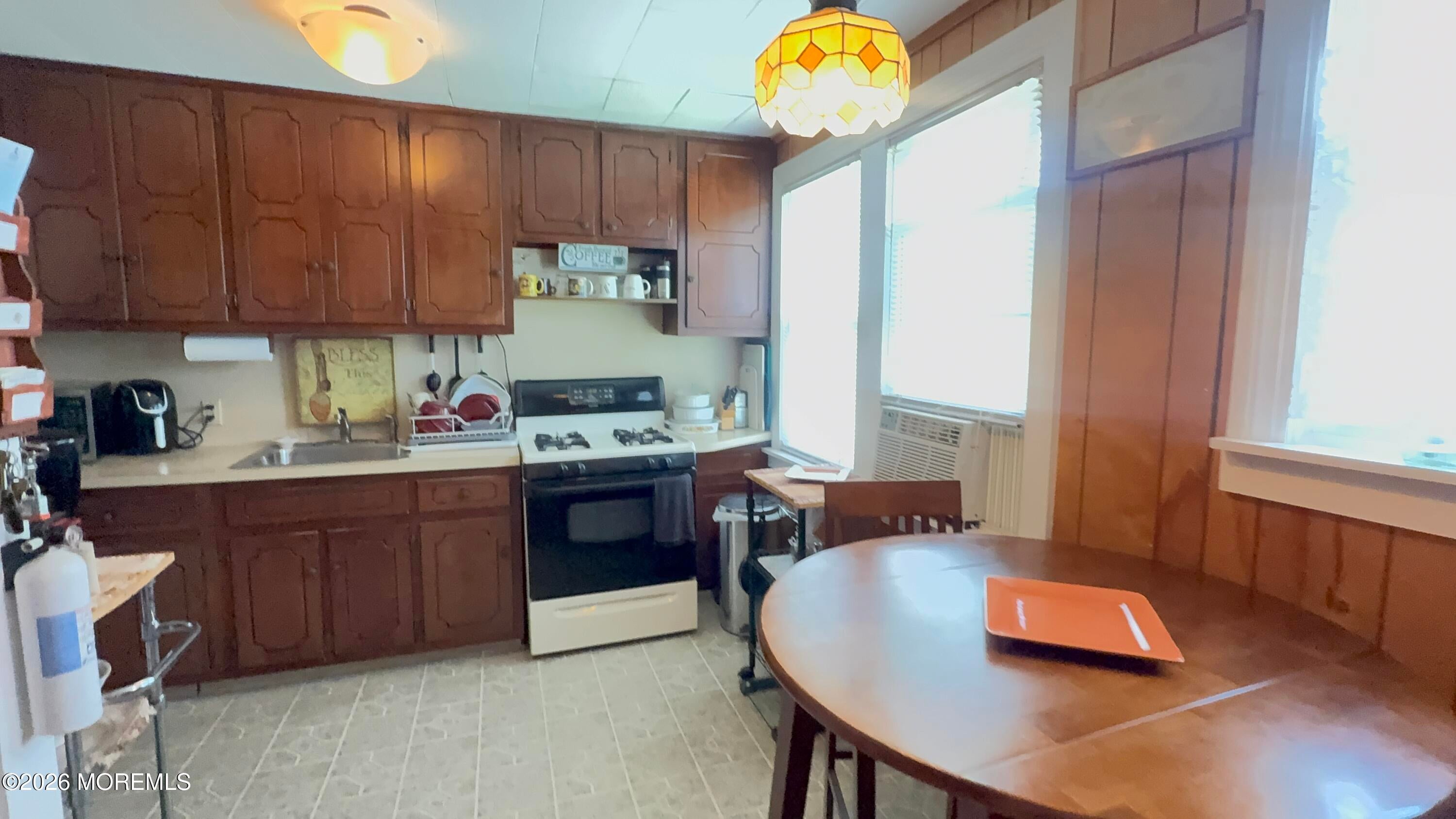 27 Barker Avenue - Photo 4