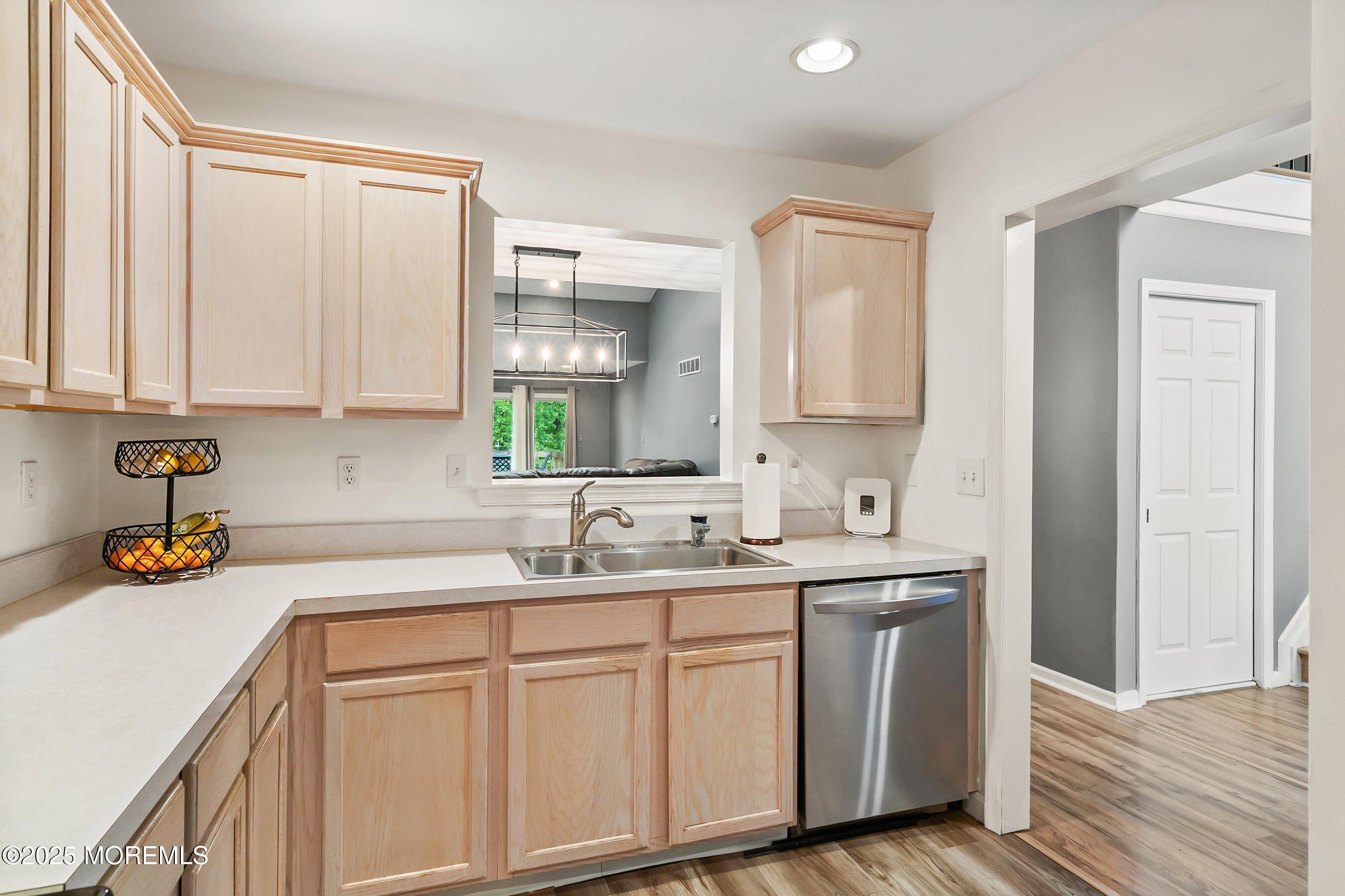 36 Cherrywood Circle #136, Brick, New Jersey image 5