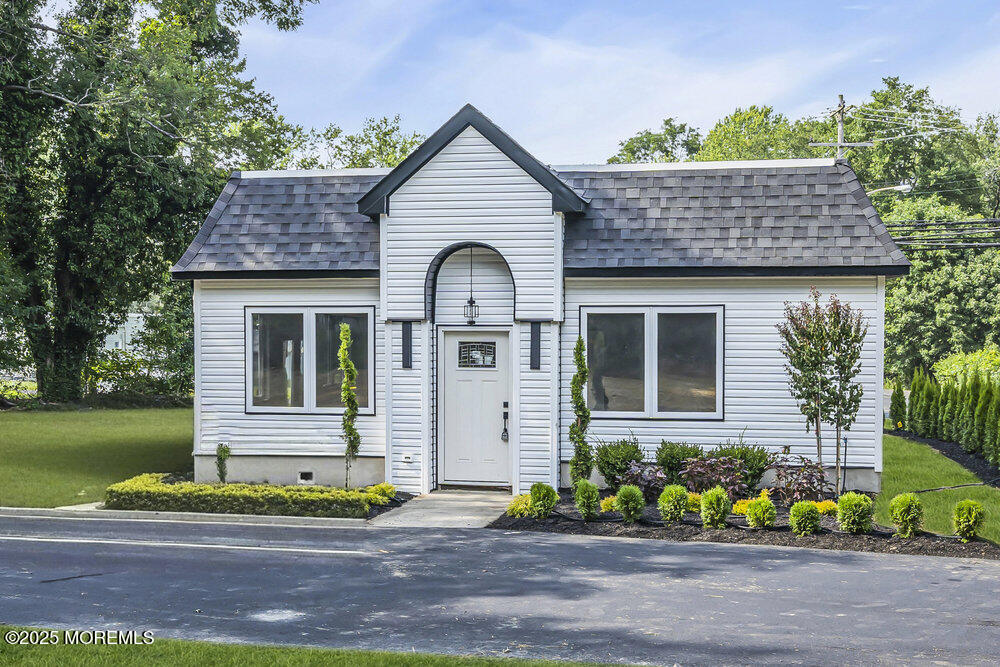 241 W Farms Road