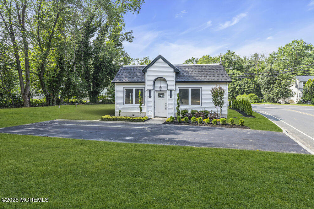 241 W Farms Road