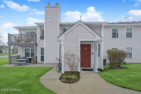 Condo For Sale - 380 Hampton Place<br/> Morganville, NJ 07751