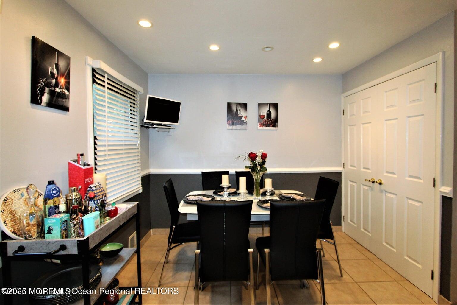 126 Village Green Way #126, Hazlet, New Jersey image 3