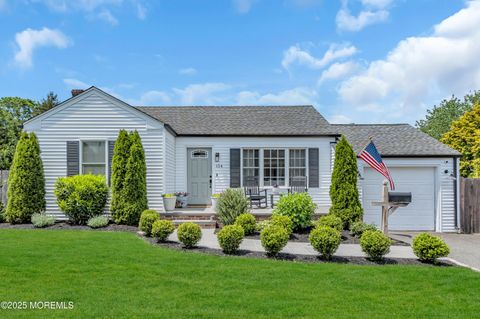 154 10th Street Belford NJ 07718