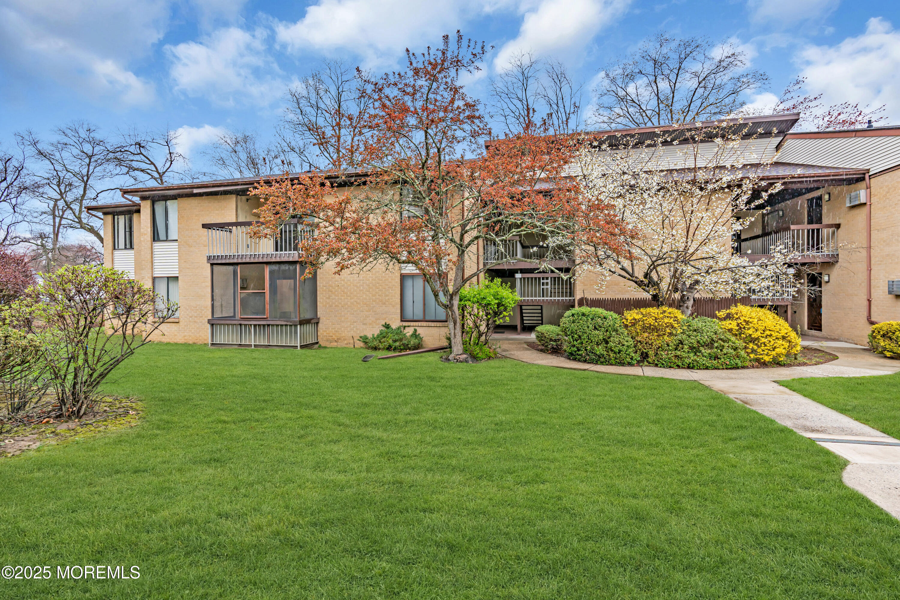 54 Amberly Drive #F, Manalapan, New Jersey image 2