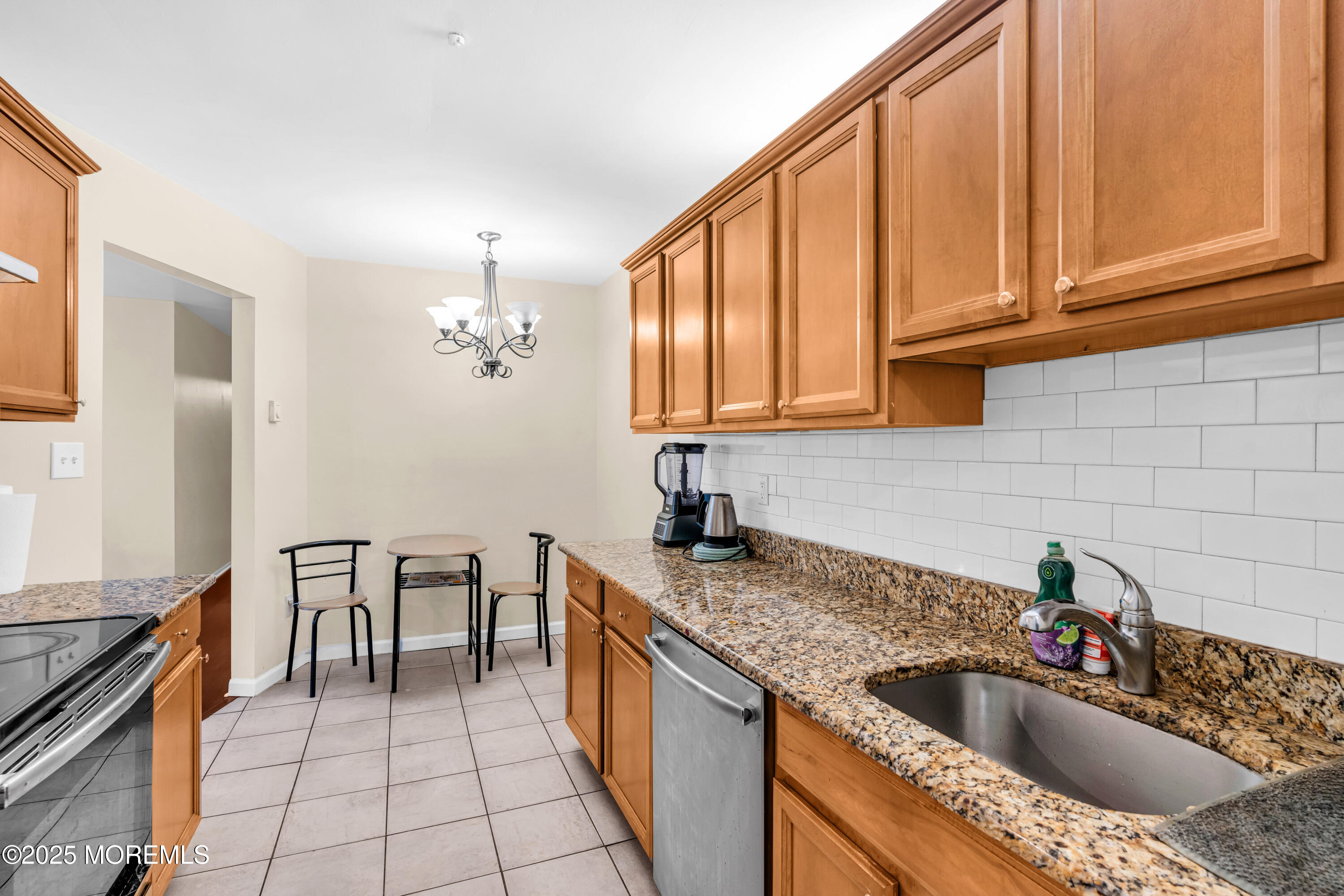 54 Amberly Drive #F, Manalapan, New Jersey image 8