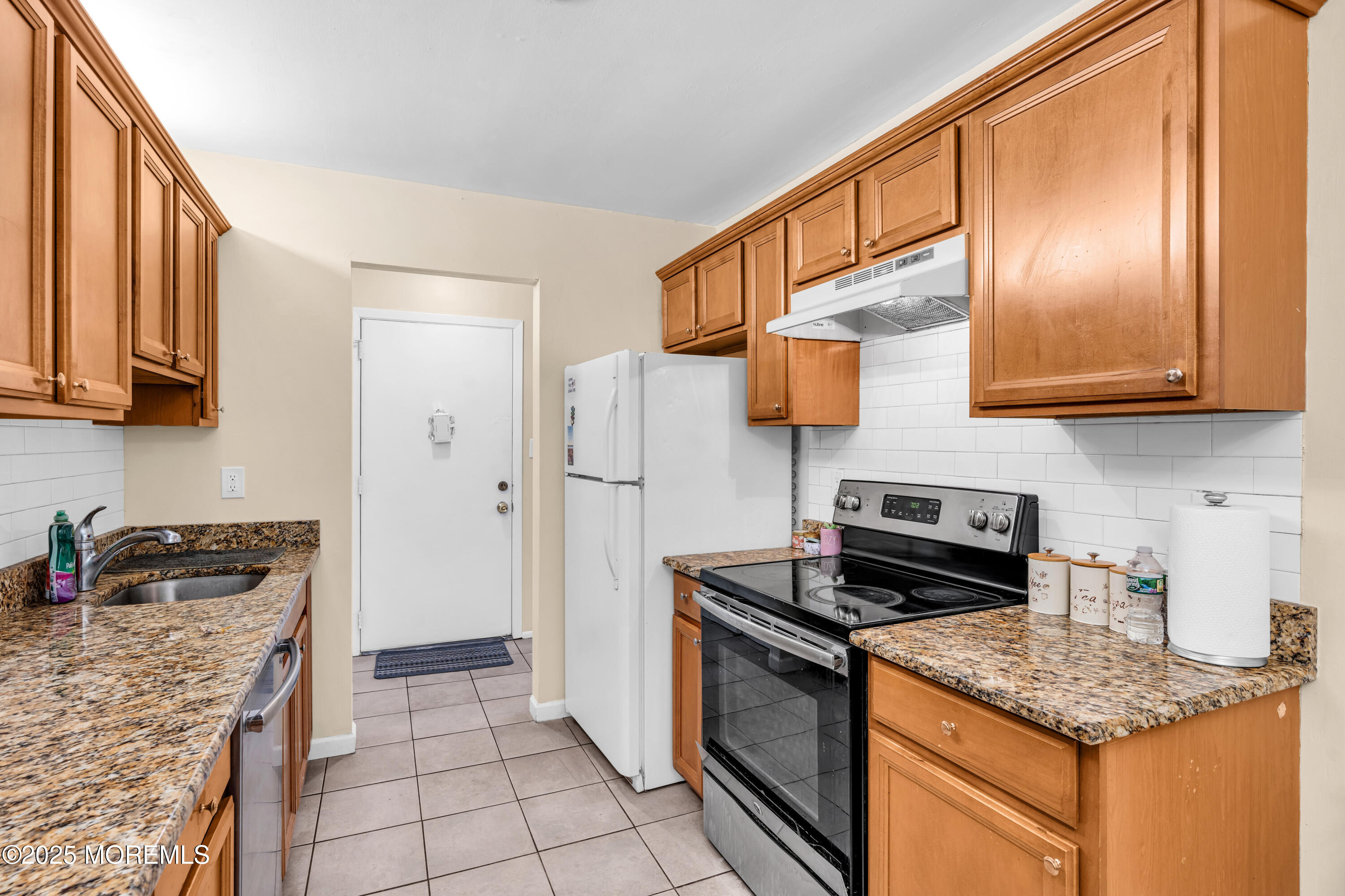 54 Amberly Drive #F, Manalapan, New Jersey image 10
