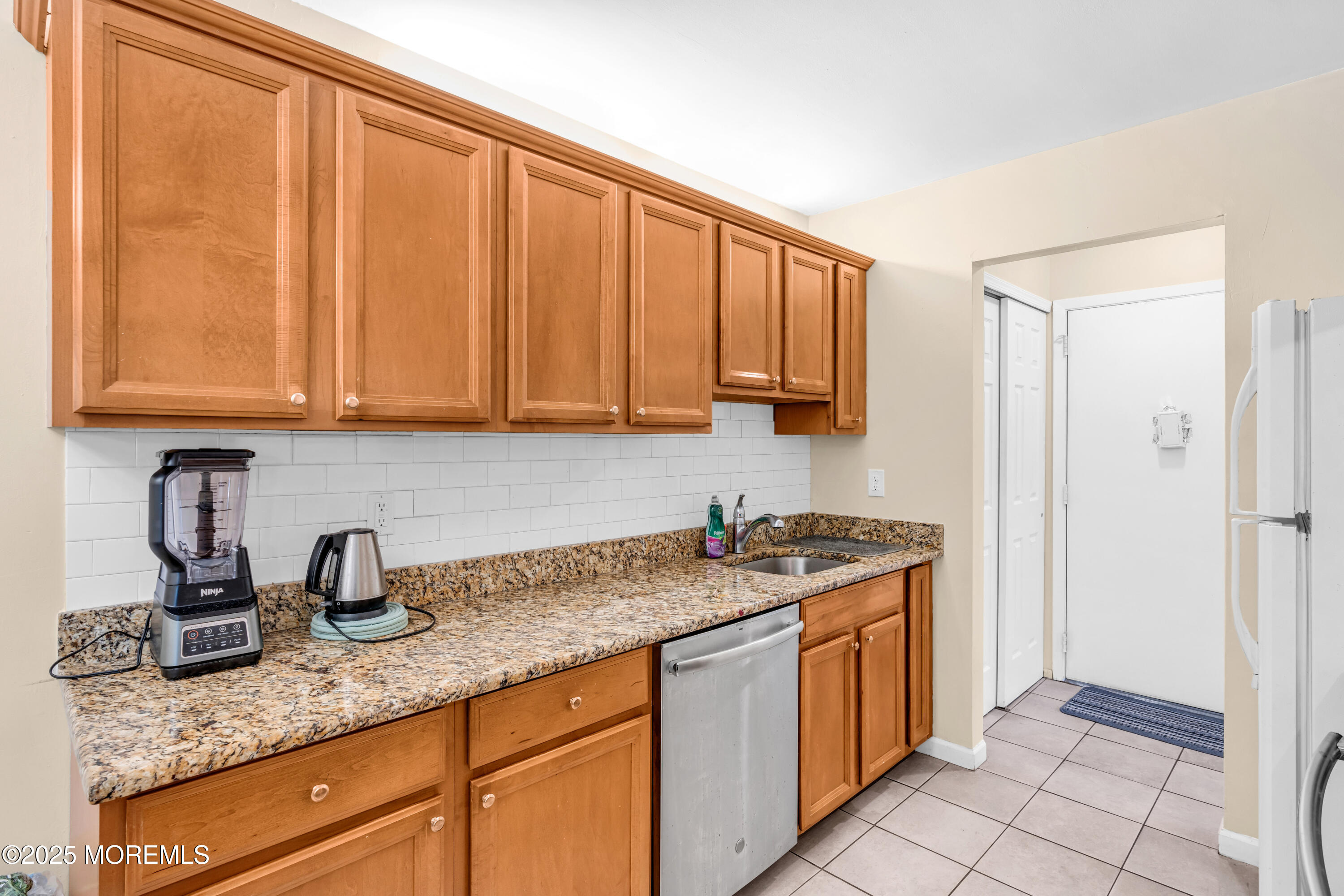 54 Amberly Drive #F, Manalapan, New Jersey image 9