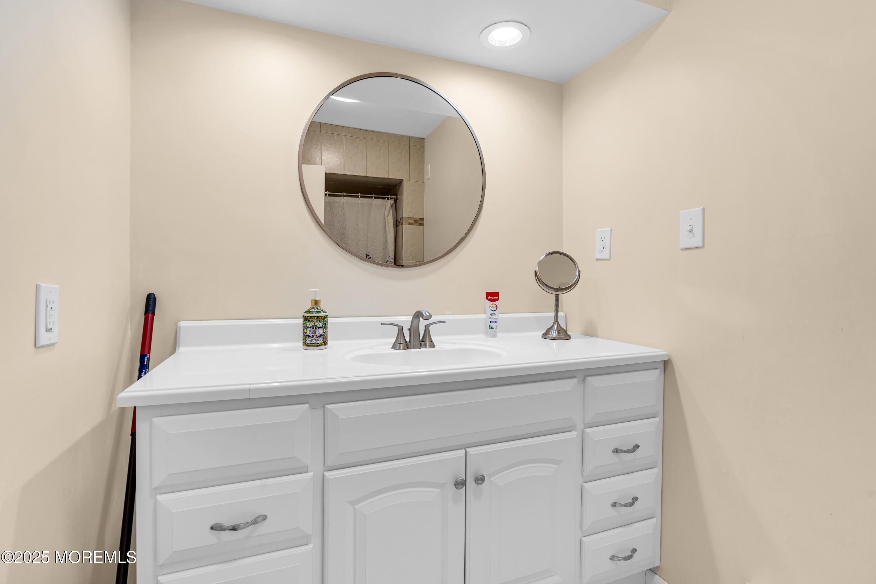 54 Amberly Drive #F, Manalapan, New Jersey image 14