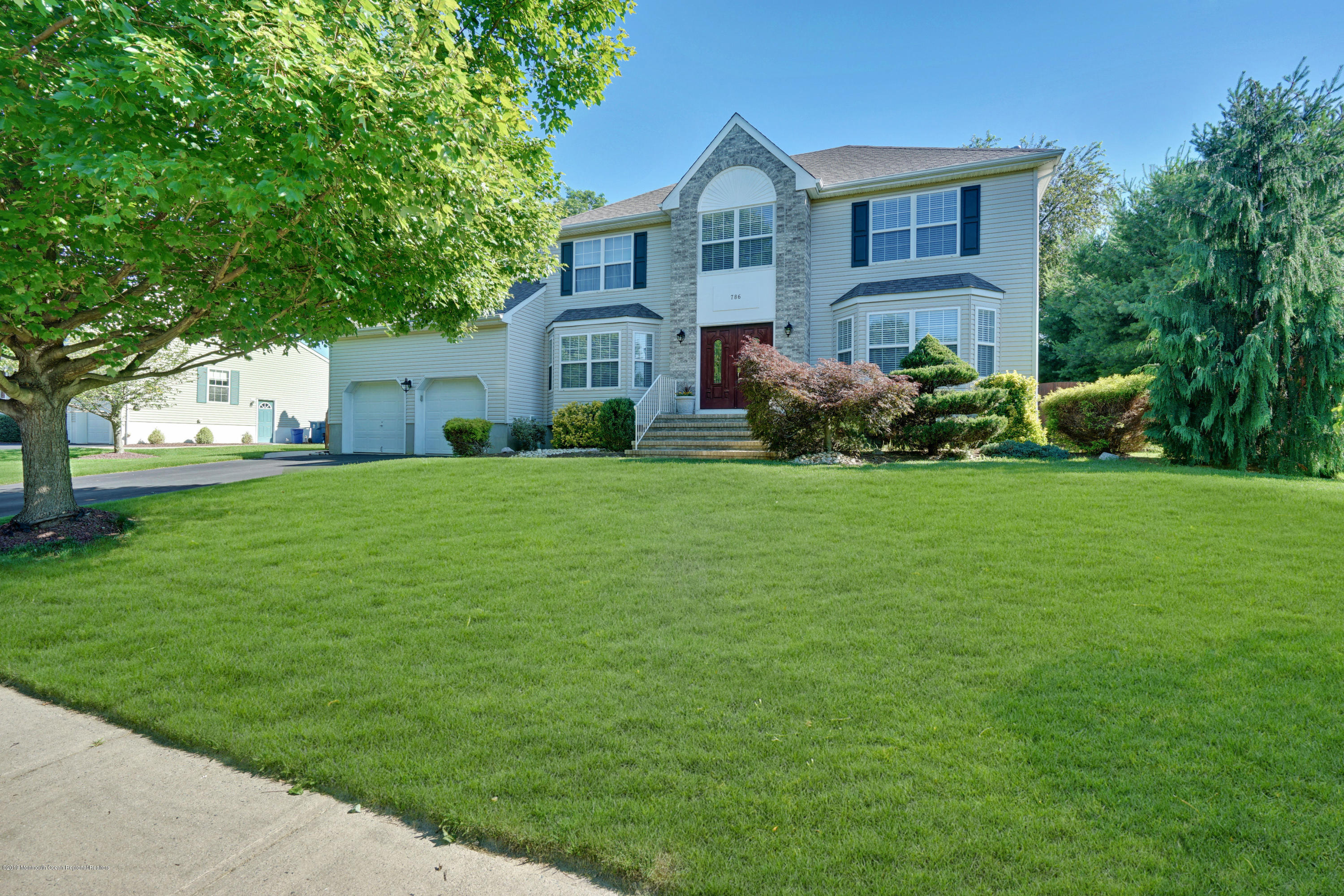 786 Applewood Court