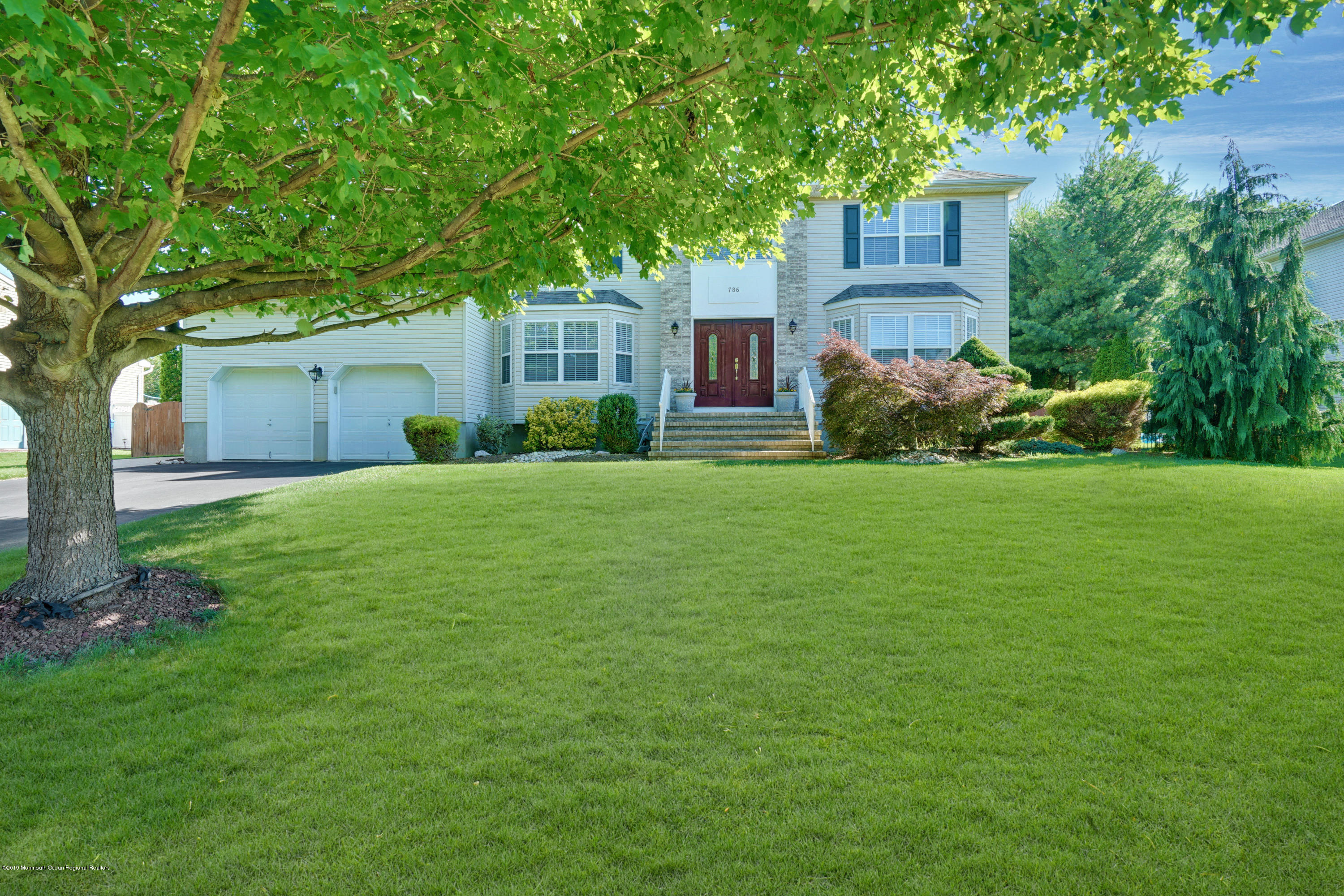 786 Applewood Court