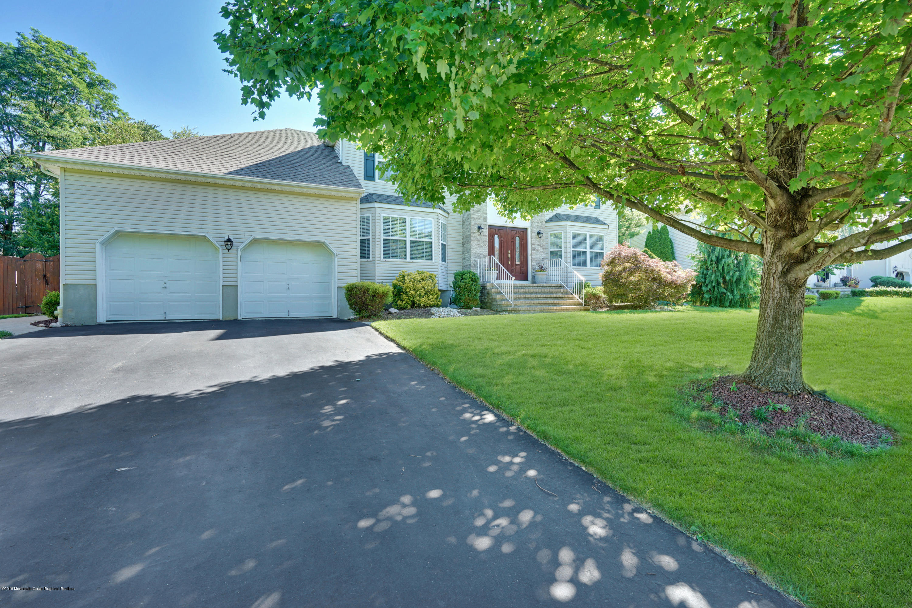 786 Applewood Court
