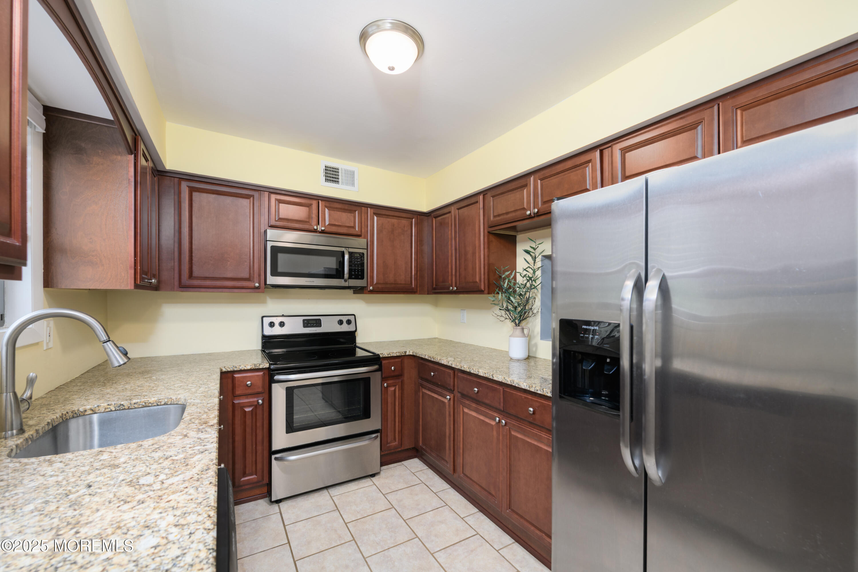 186 Clubhouse Drive, Middletown, New Jersey image 18
