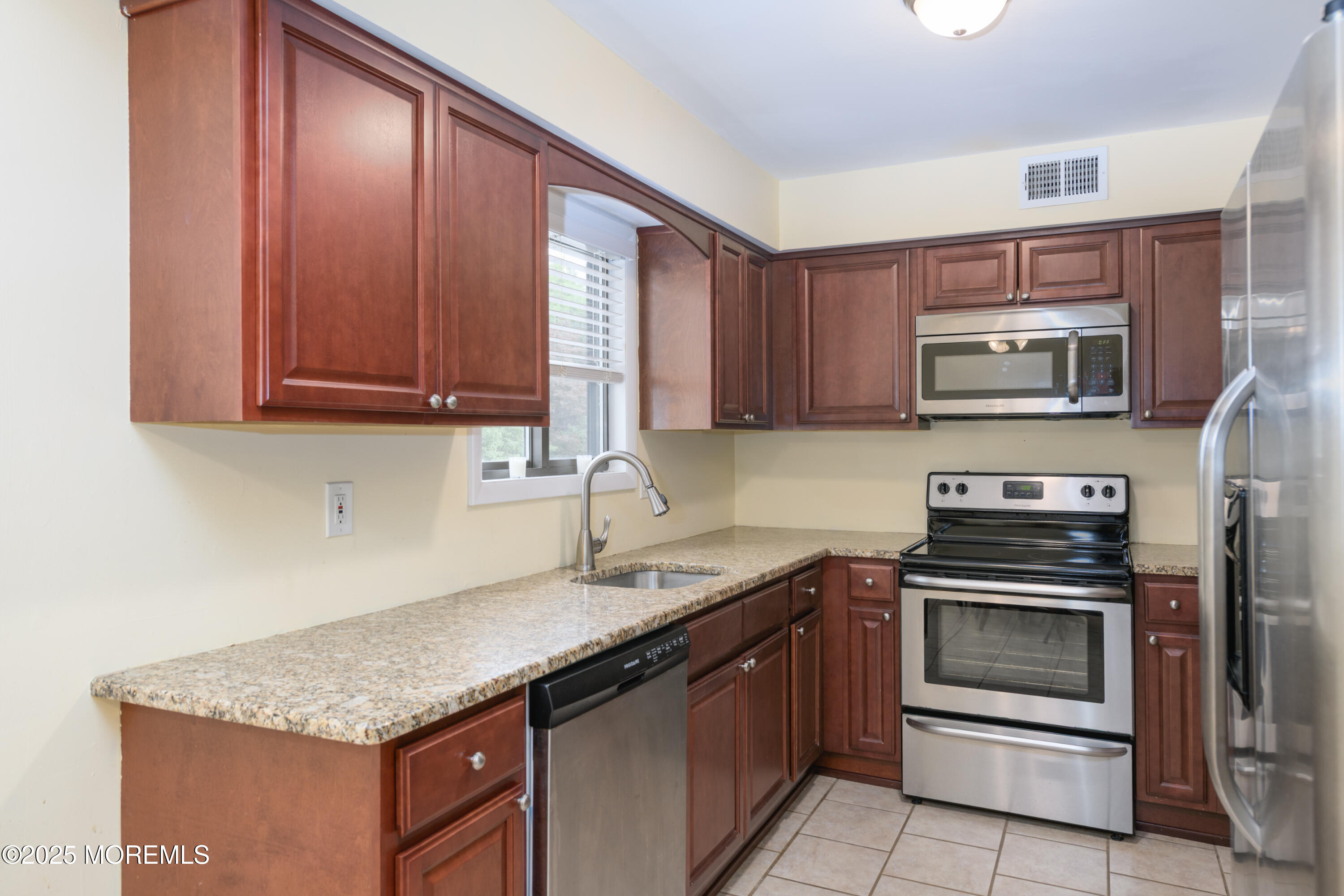 186 Clubhouse Drive, Middletown, New Jersey image 20