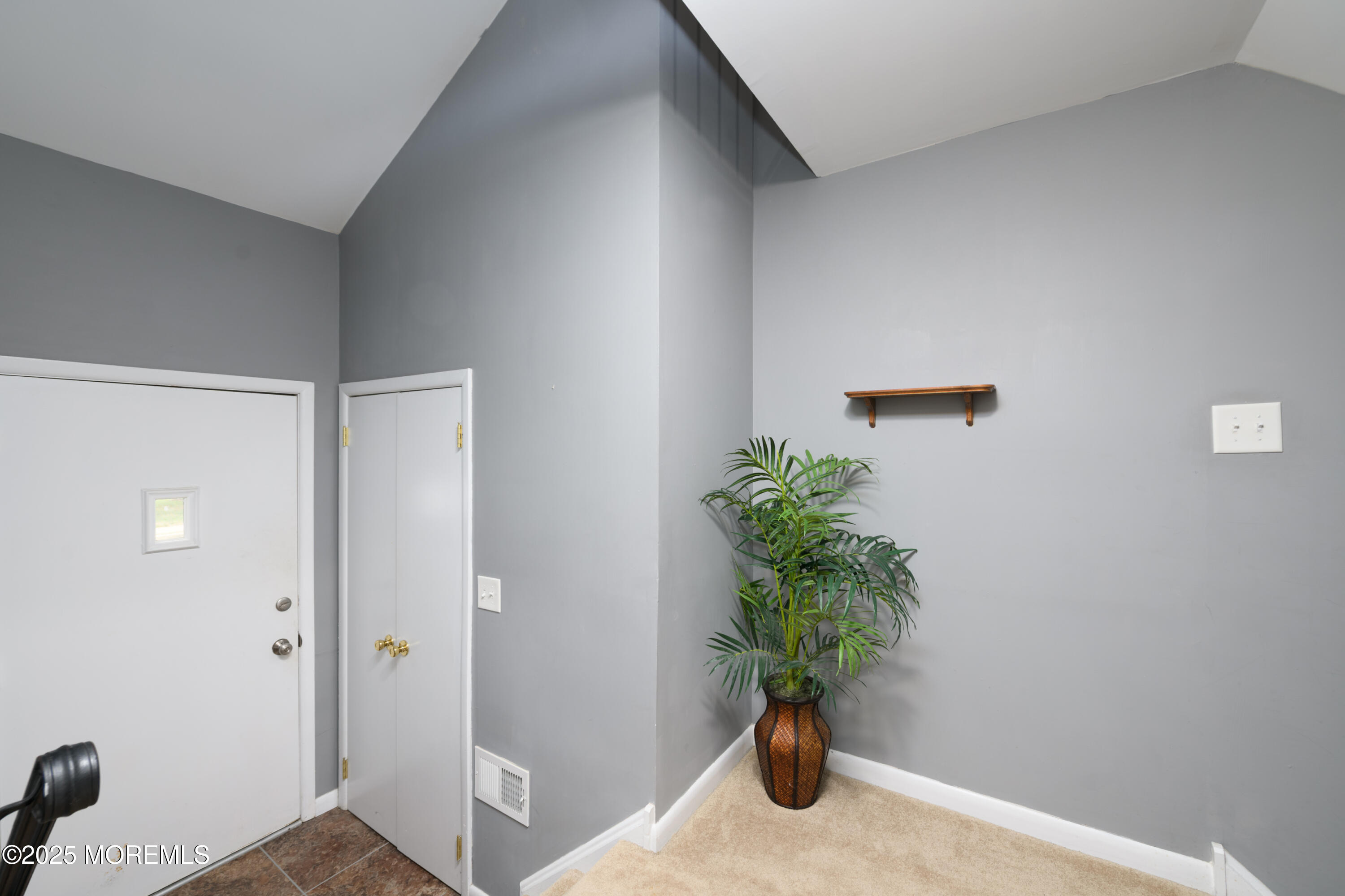 186 Clubhouse Drive, Middletown, New Jersey image 8