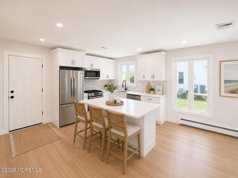 Homes For Sale - 9 Gramercy Court<br/> Ocean County, Toms River, NJ 08757