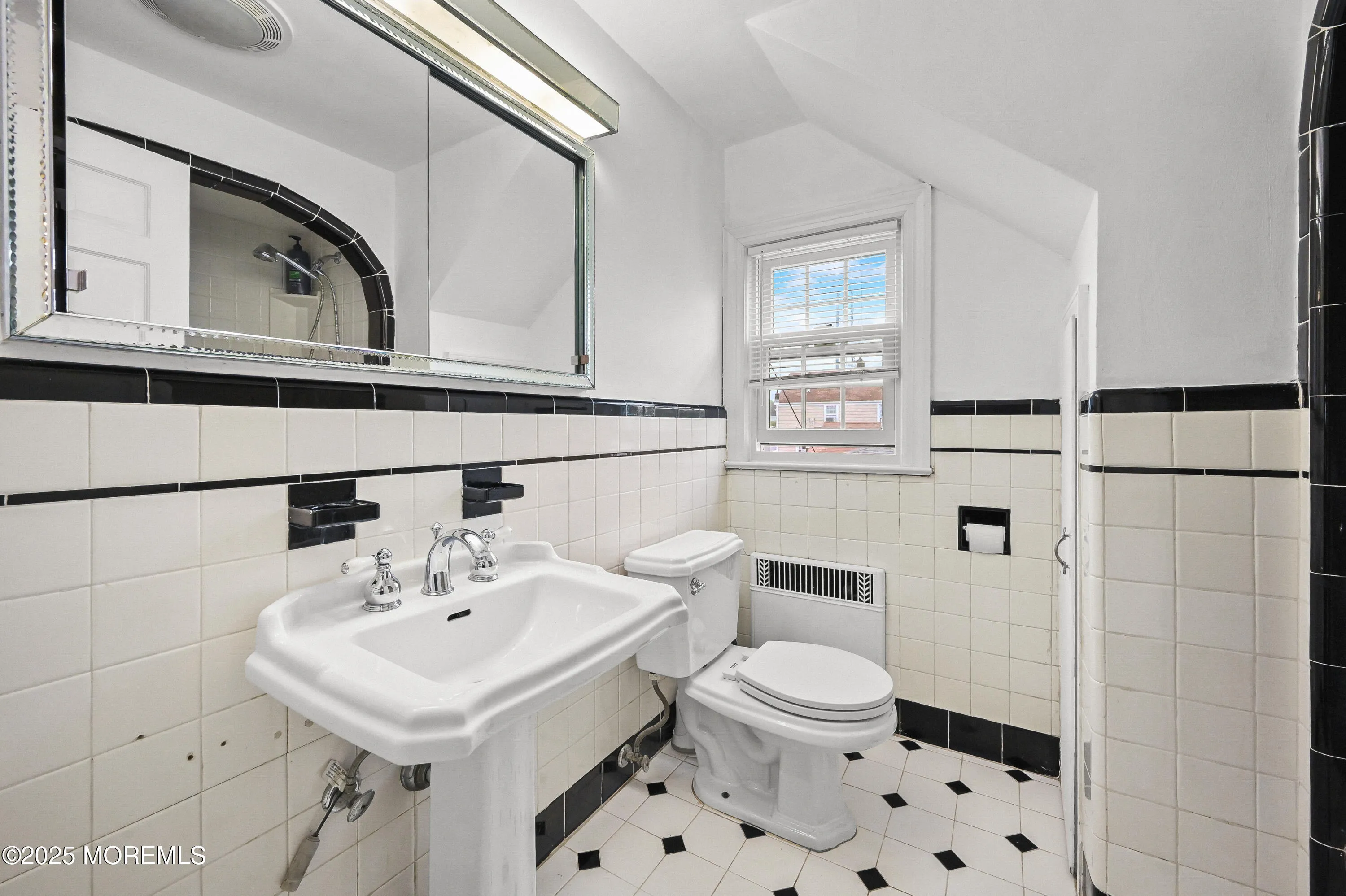 Milltown, New Jersey 08850, United States, 3 Bedrooms Bedrooms, ,2 BathroomsBathrooms,Residential,Active,156614