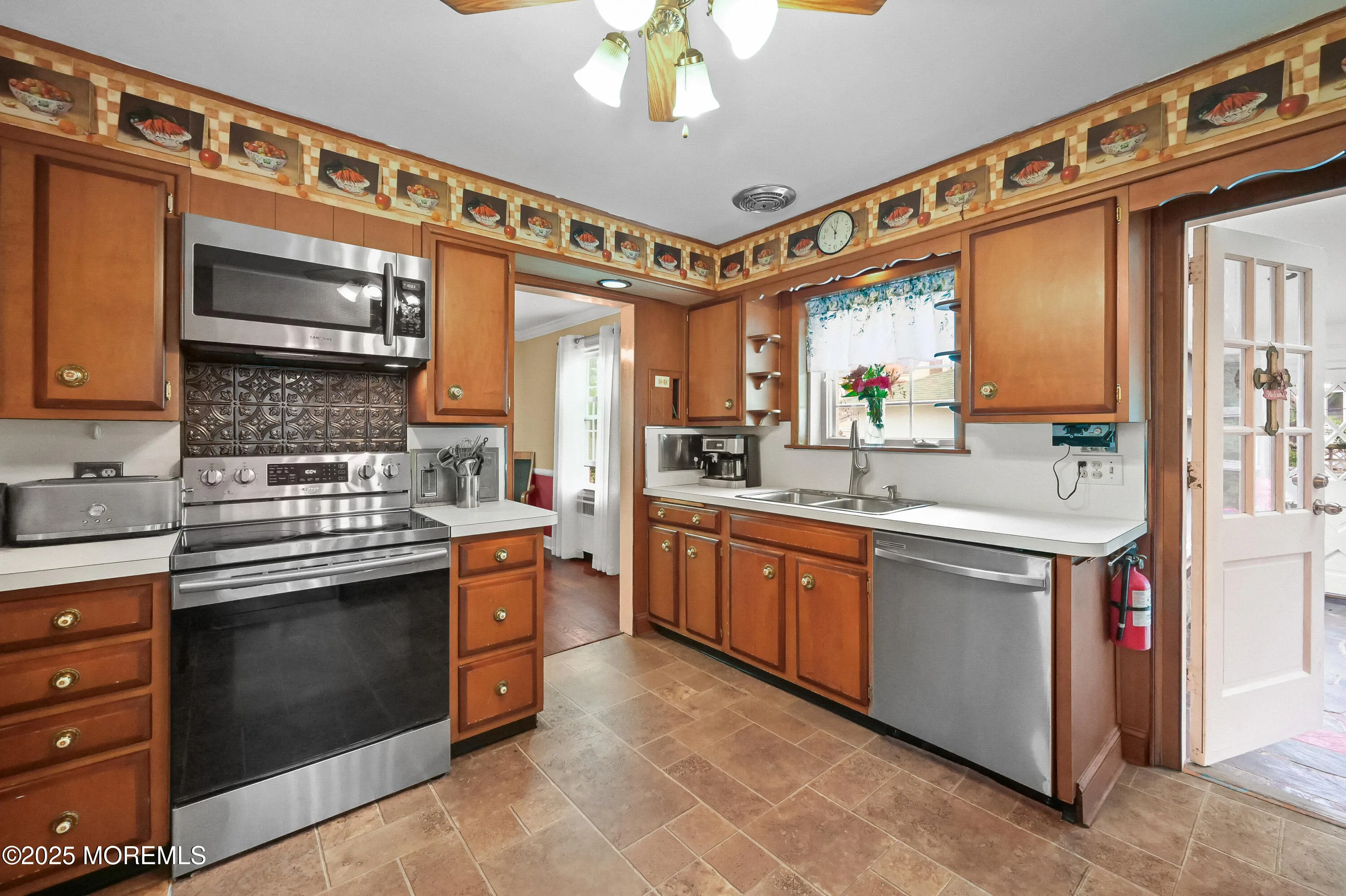 Milltown, New Jersey 08850, United States, 3 Bedrooms Bedrooms, ,2 BathroomsBathrooms,Residential,Active,156614