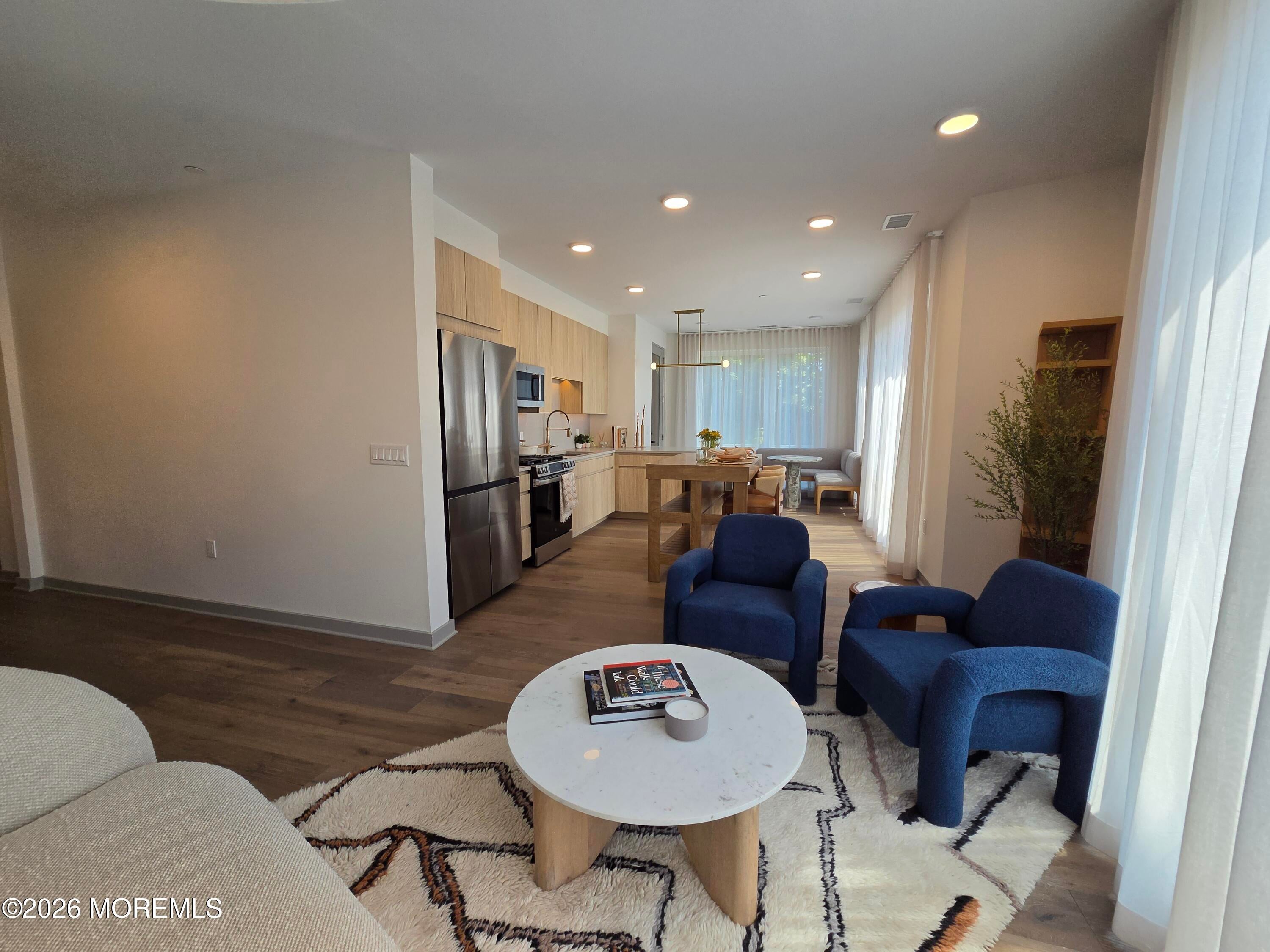665 Second Avenue 305