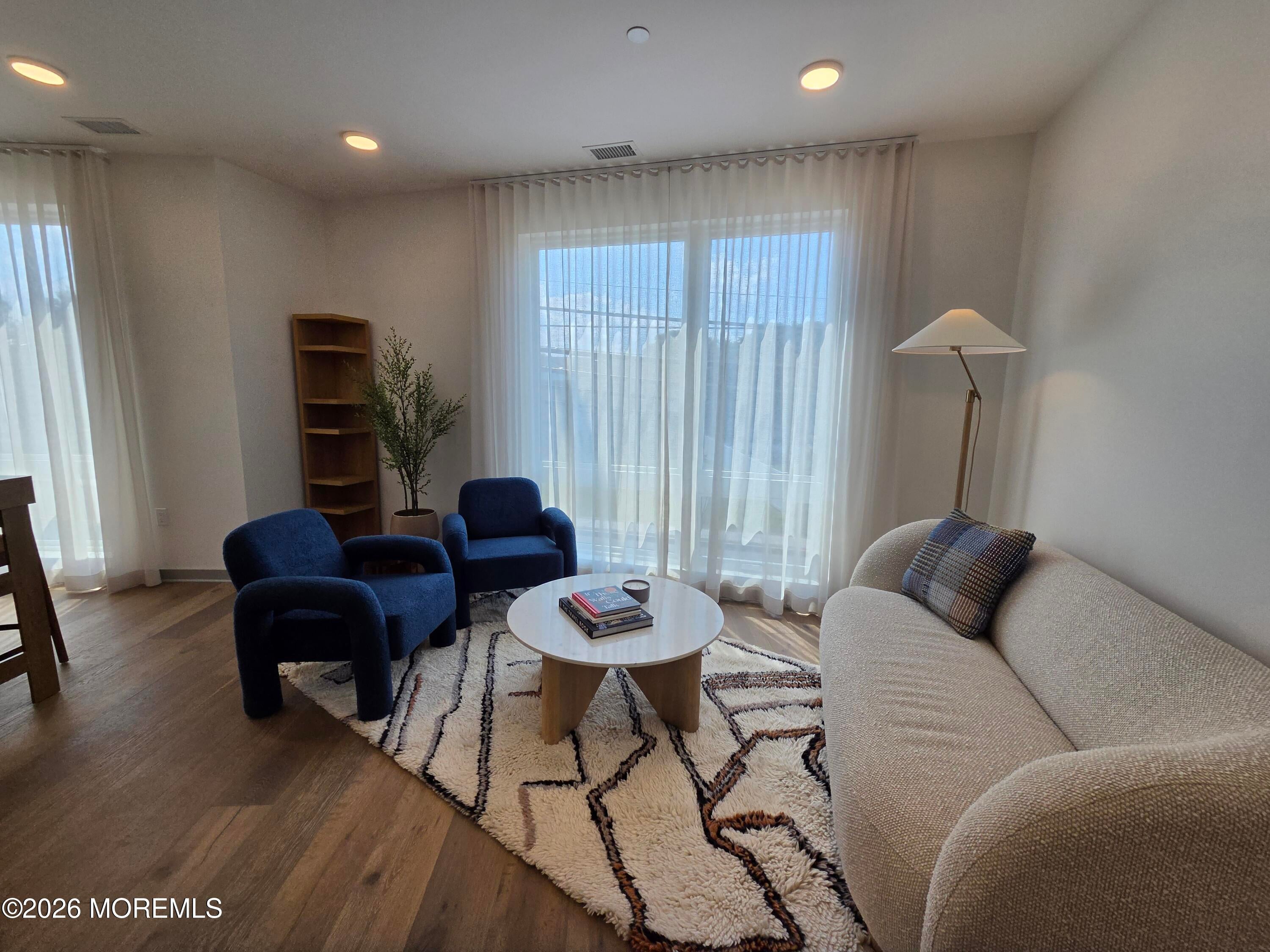 665 Second Avenue 305