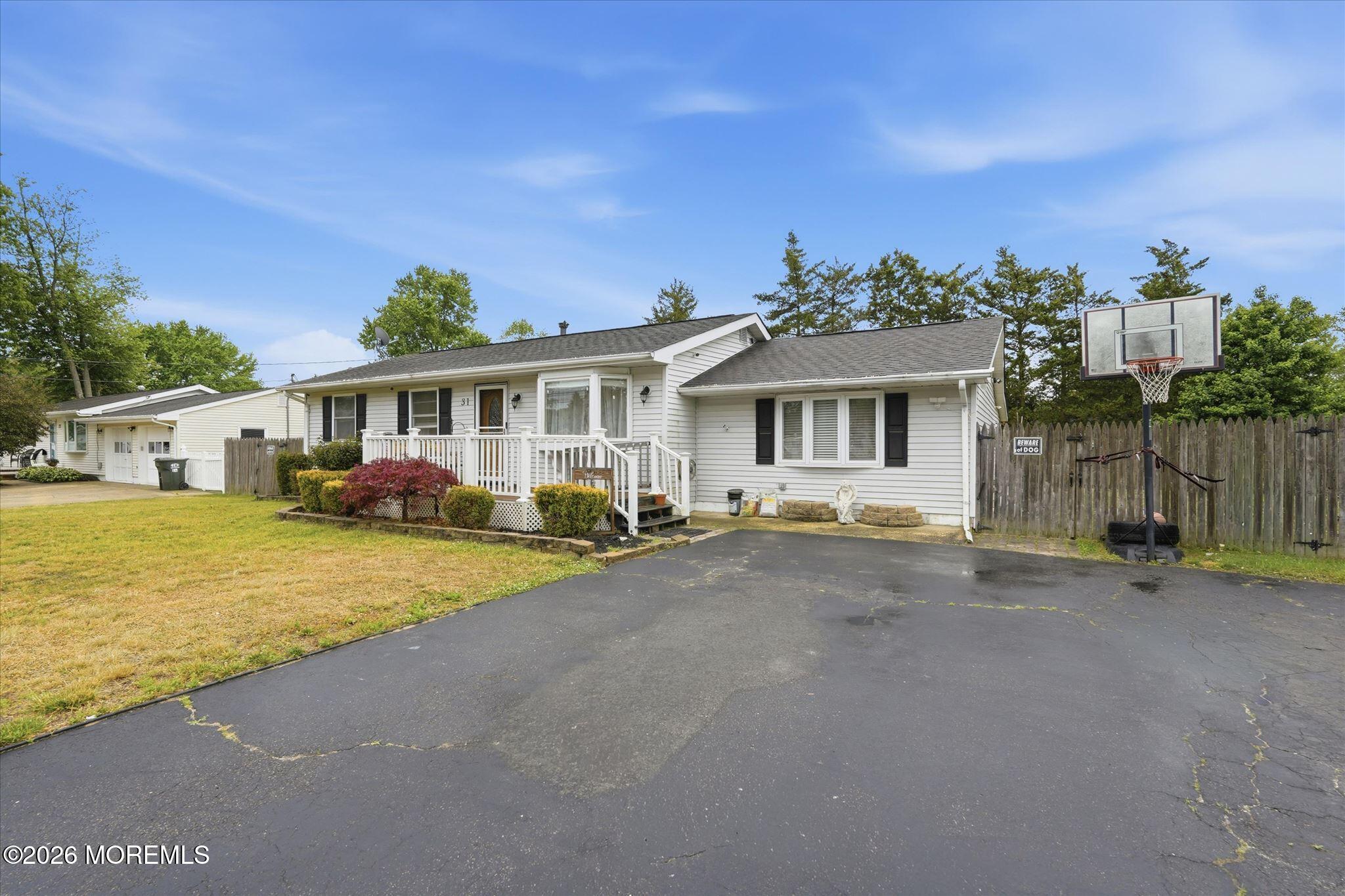 02-31 Georgian Blvd2