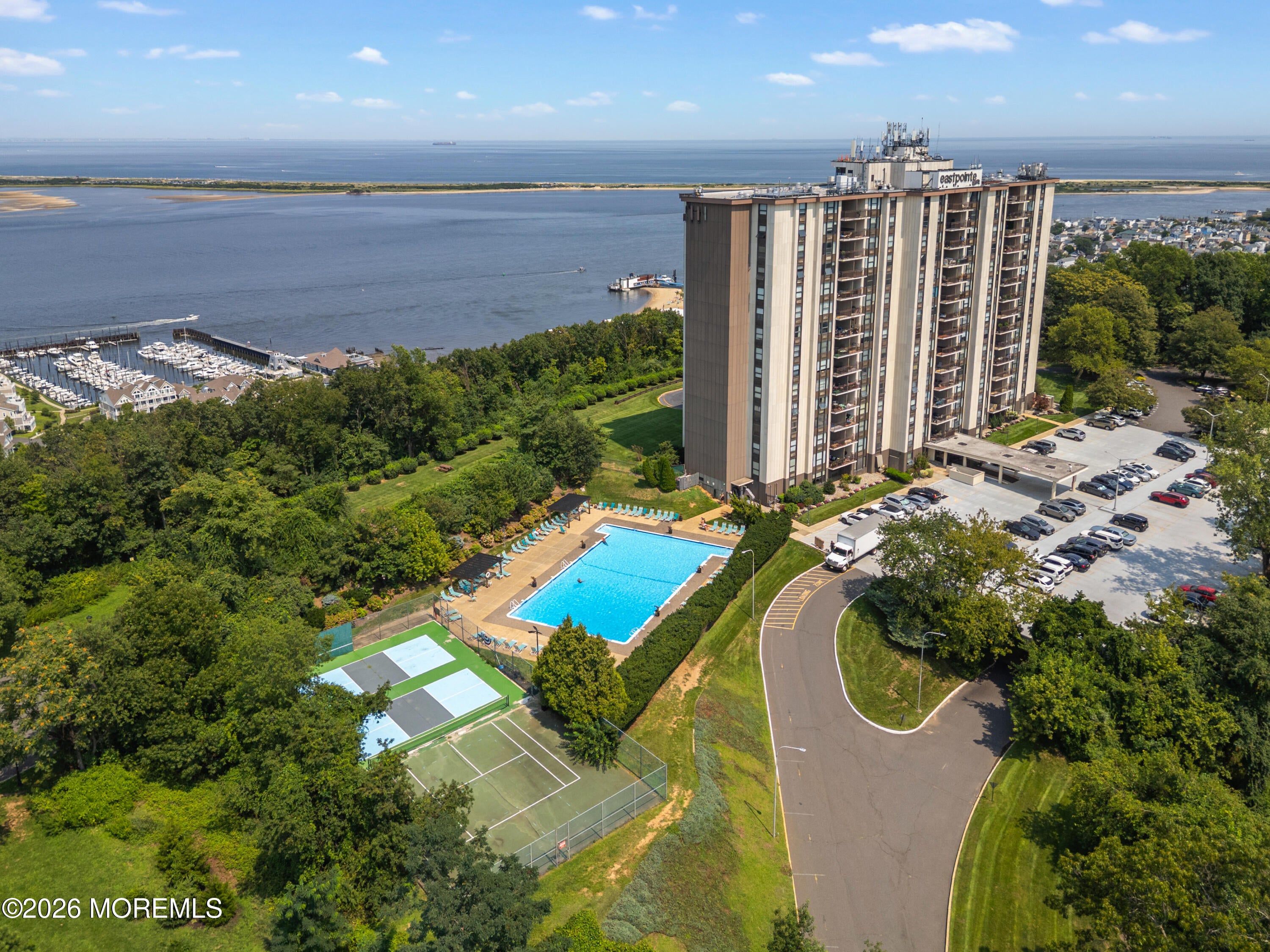 1 Scenic Drive 1112