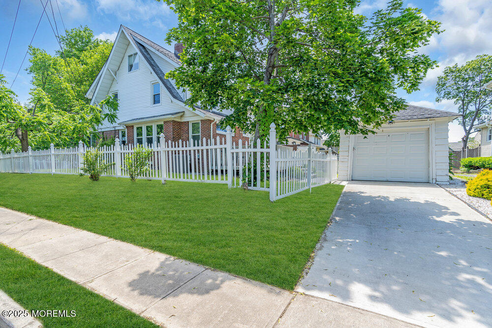 208 E Bergen Place