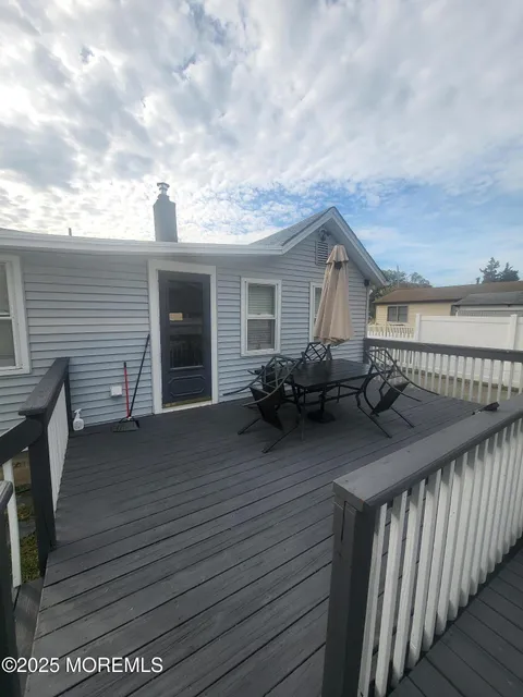 MLS: 22510896