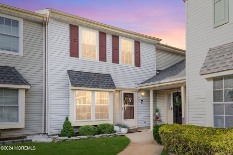 Condo For Sale - 52 Aberdare Court #7<br/> Monmouth County, Freehold, NJ 07728
