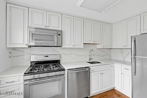 Condo For Rent - 138 Manor Drive<br/> Monmouth County, Red Bank, NJ 07701
