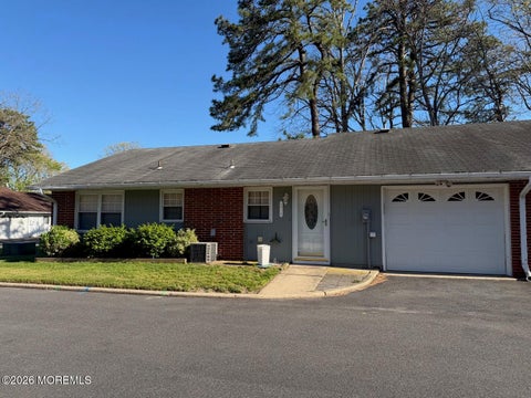 Condo For Sale - 682 New Castle Court #B<br/> Lakewood, NJ 08701