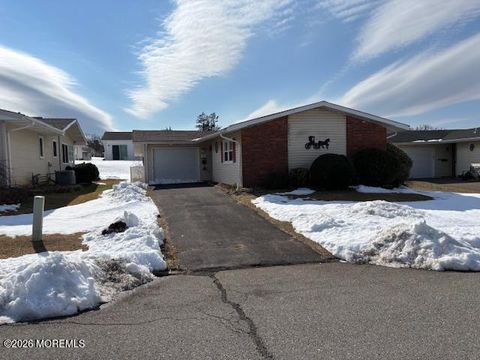 Homes For Sale - 34 Collins Court<br/> Brick, NJ 08724