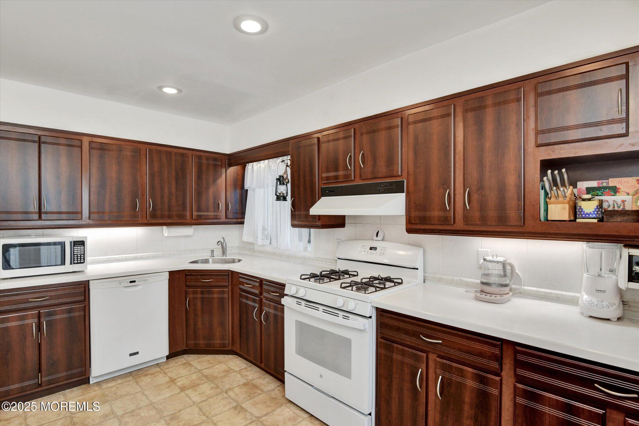 57 Duley Avenue, Edison, New Jersey image 23