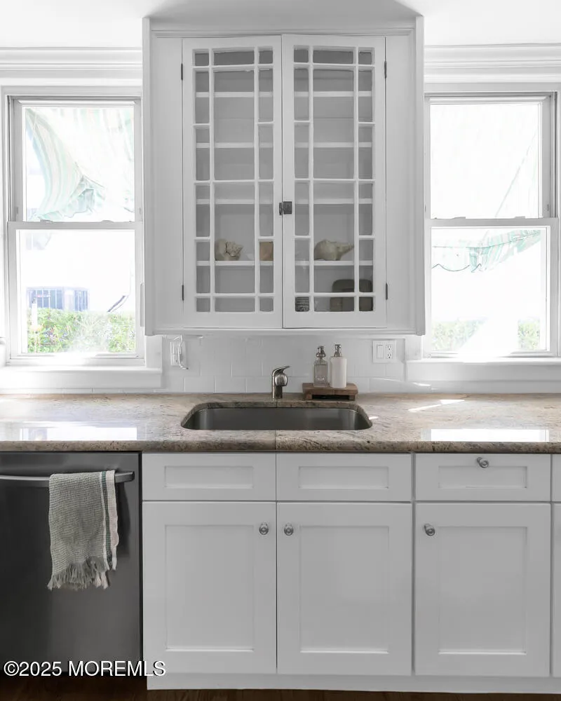 Rumson, New Jersey 07760, United States, 3 Bedrooms Bedrooms, ,2 BathroomsBathrooms,Residential,Active,223883