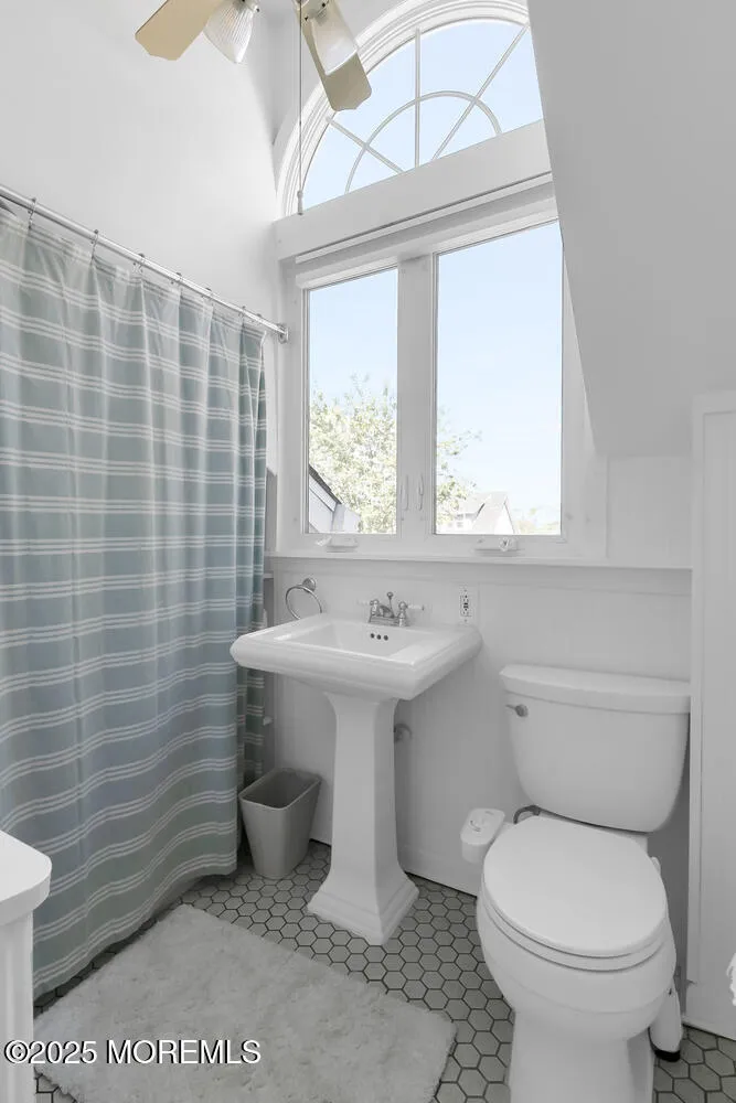 Rumson, New Jersey 07760, United States, 3 Bedrooms Bedrooms, ,2 BathroomsBathrooms,Residential,Active,223883