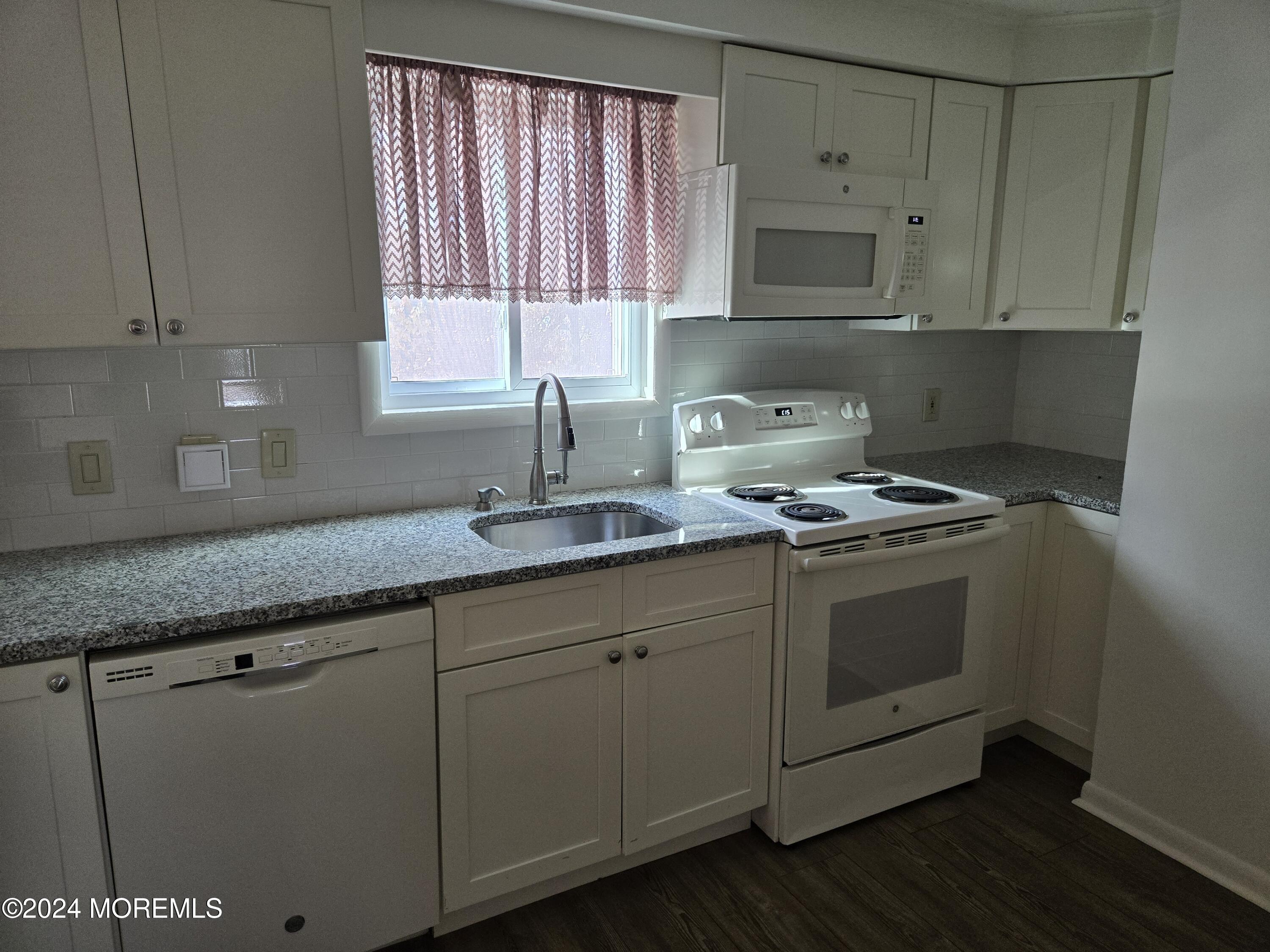 813 Beechmont Street, Toms River, New Jersey image 6