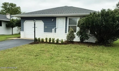 Homes For Sale - 7 Bonasse Street<br/> Ocean County, Toms River, NJ 08757